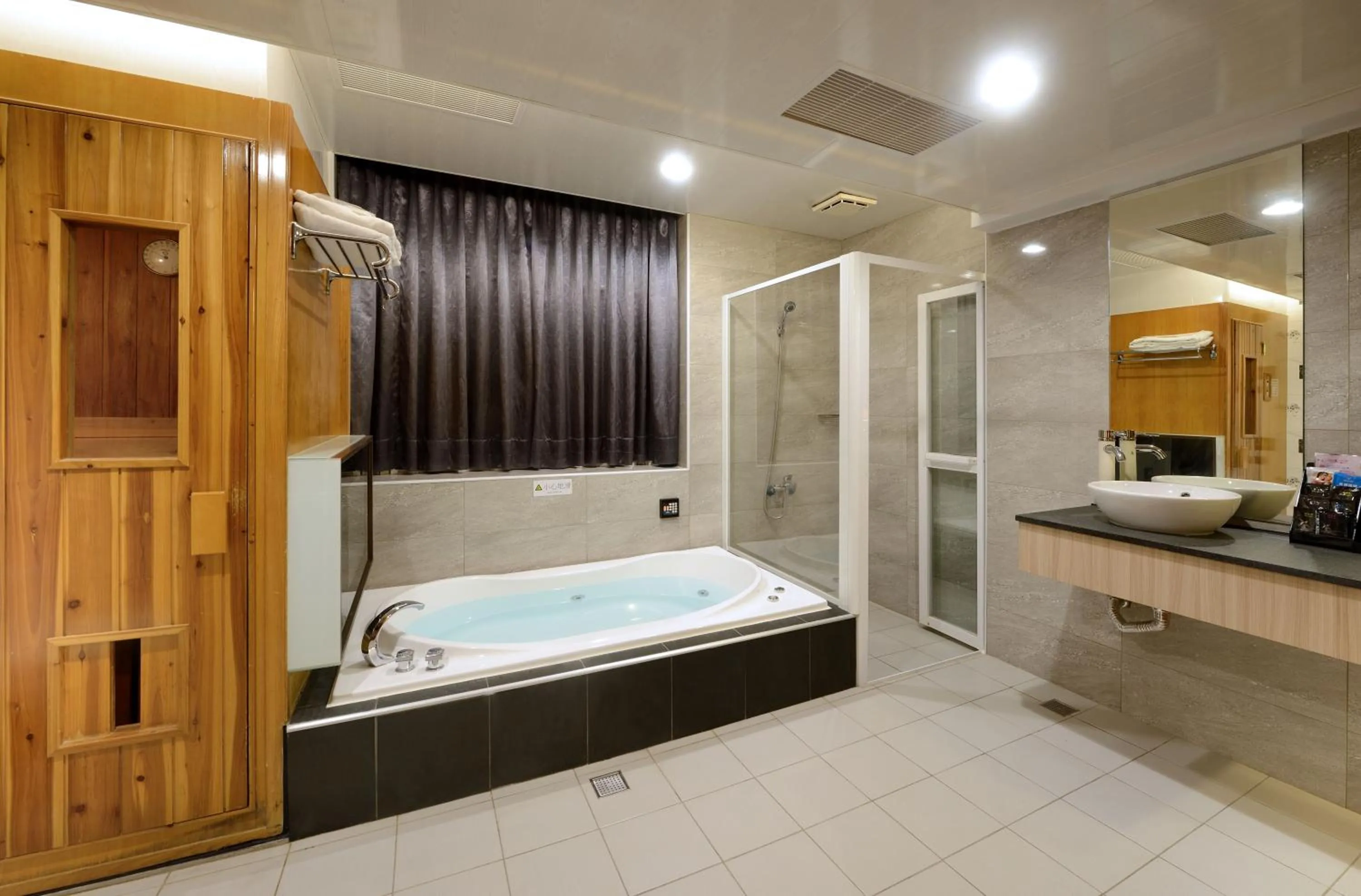 Bathroom in Holland Village Motel