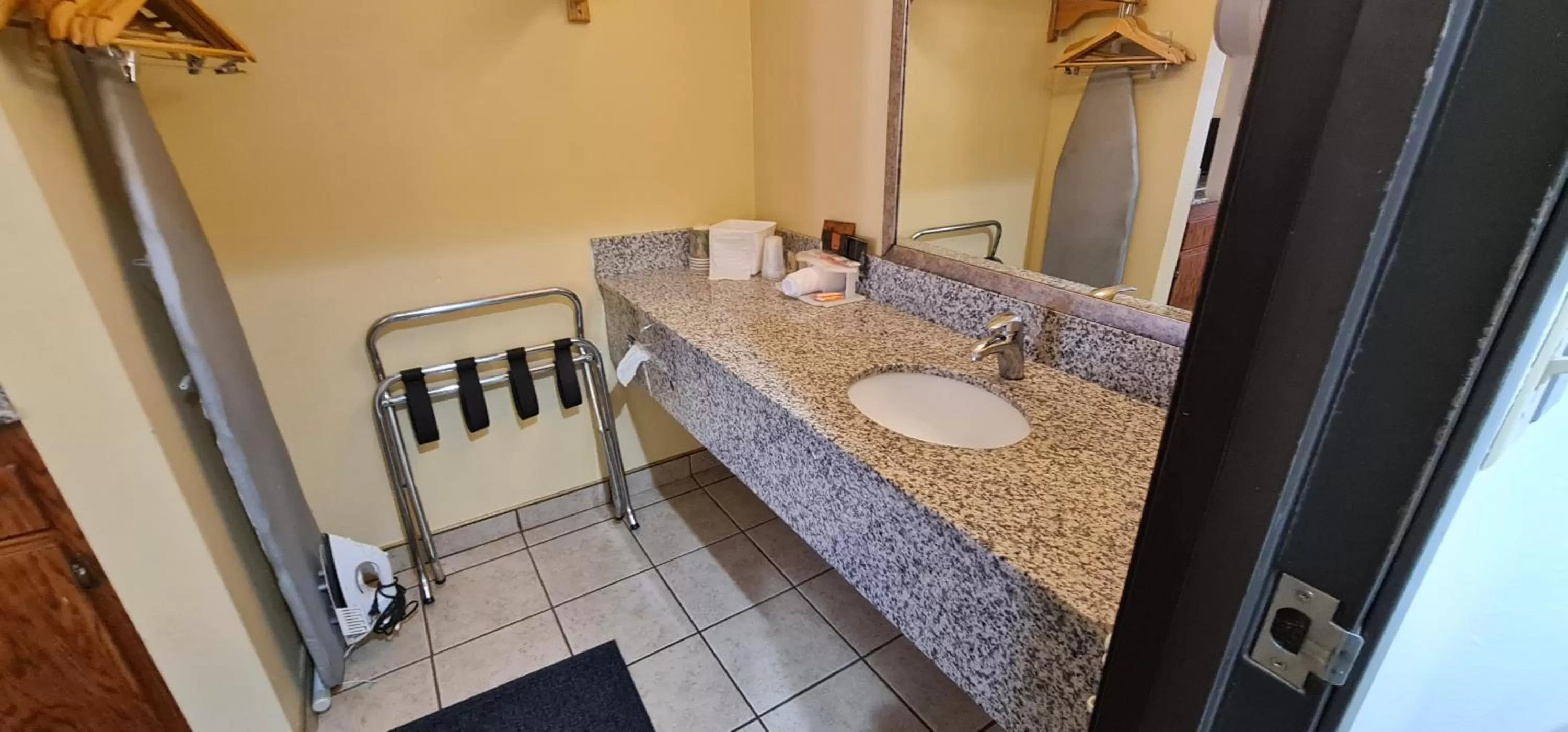 Bathroom in Oakridge Inn & Suites