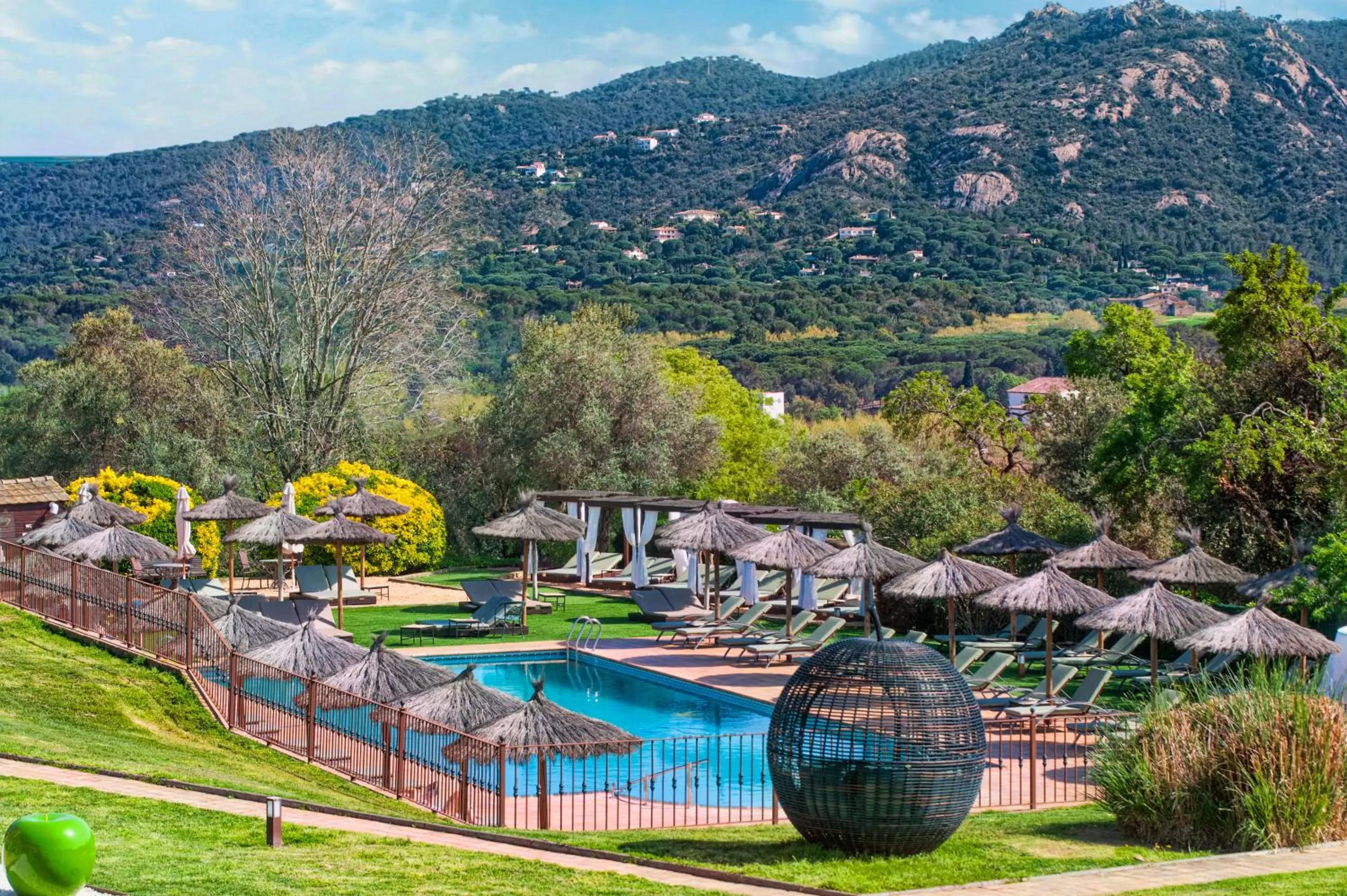 Swimming pool in Mas Tapiolas