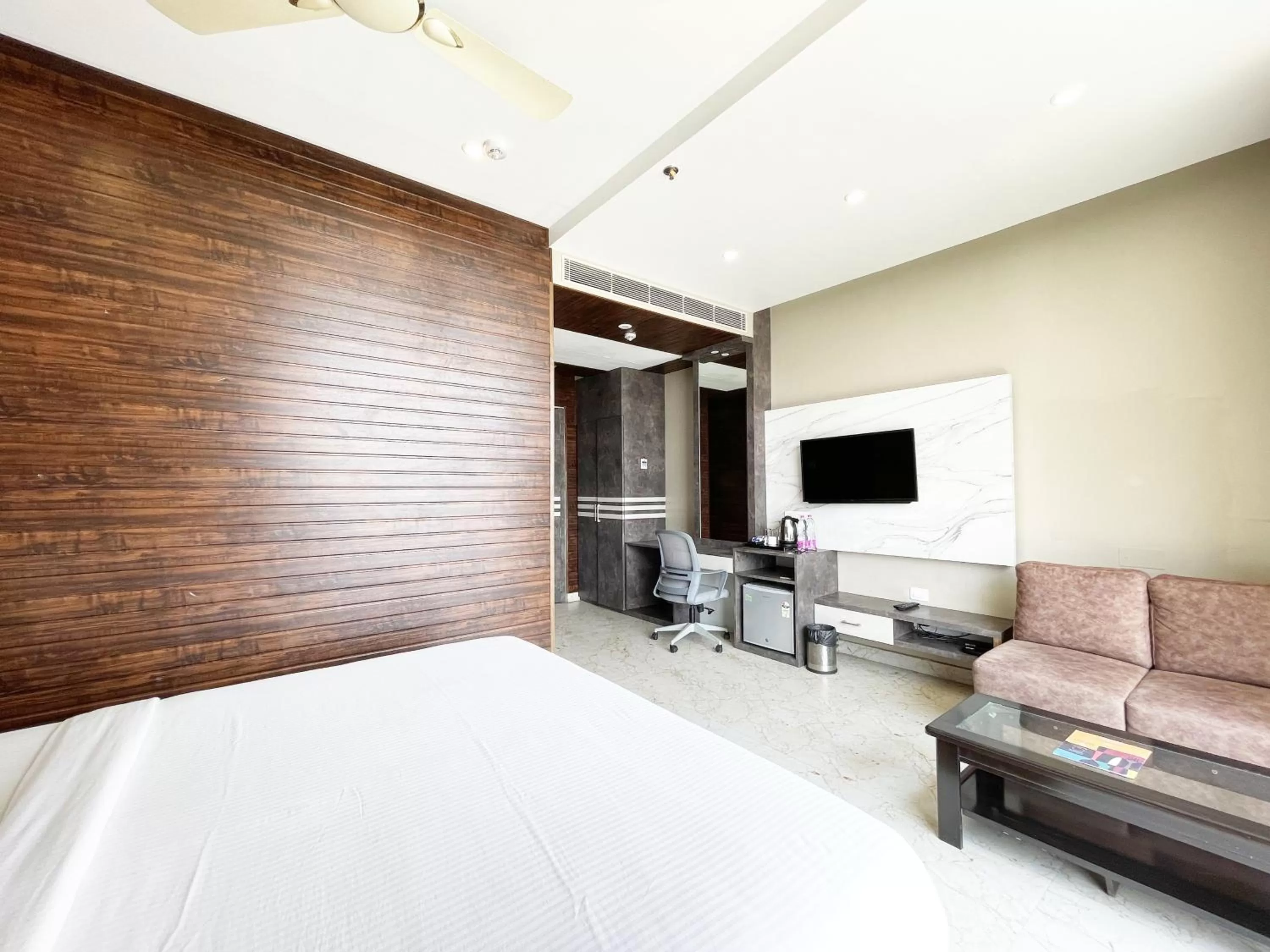 TV/Entertainment Center in Hotel TBS sea view ! Puri