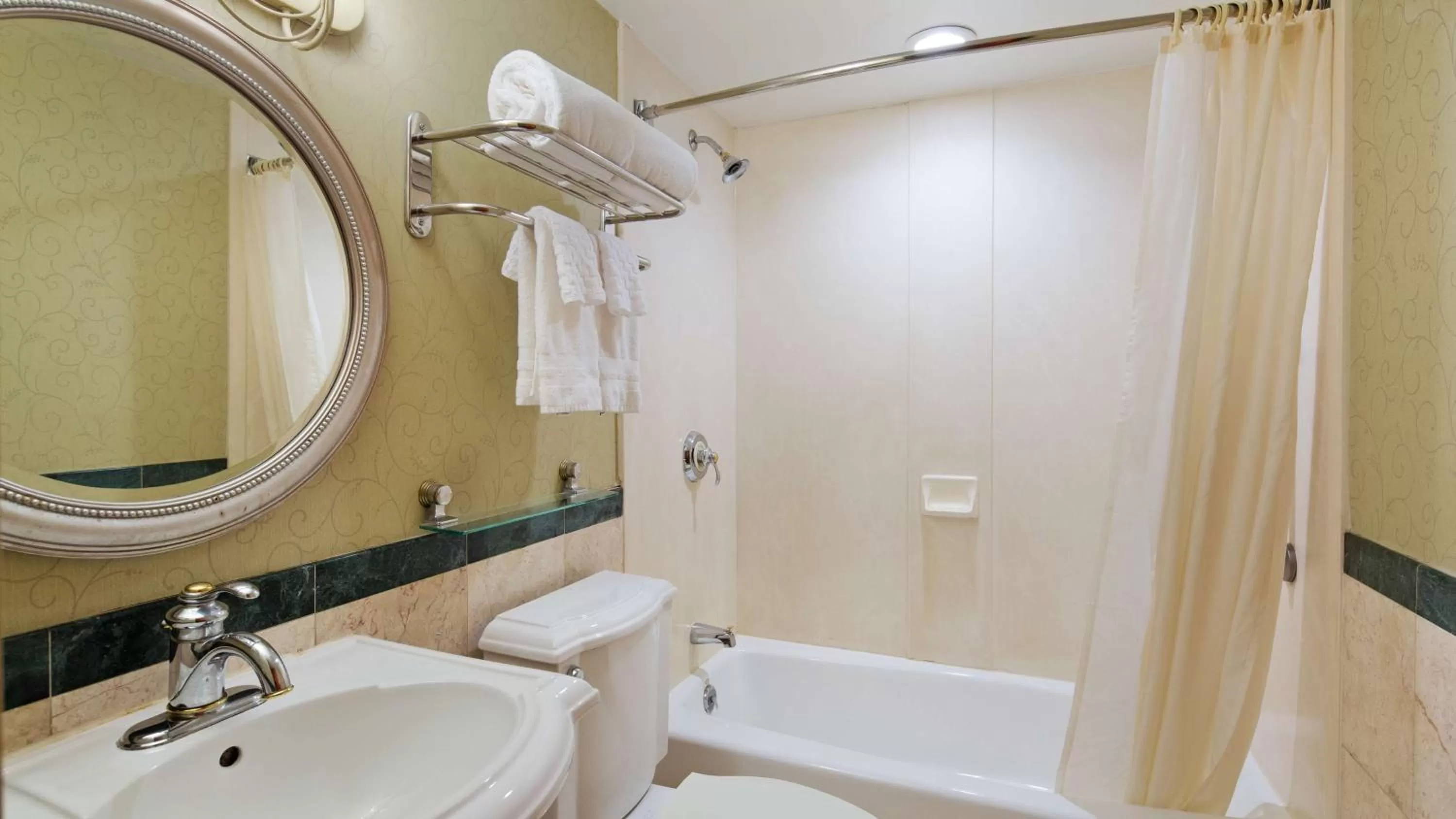 Double Room with Two Double Beds in Best Western Queens Court