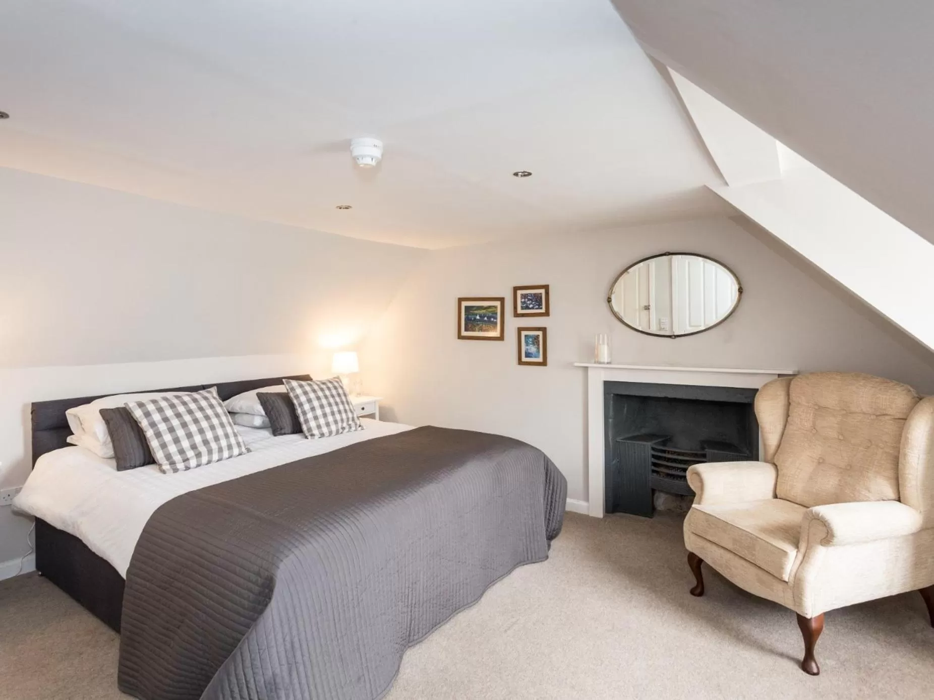 Bedroom, Bed in The Crown Guest House