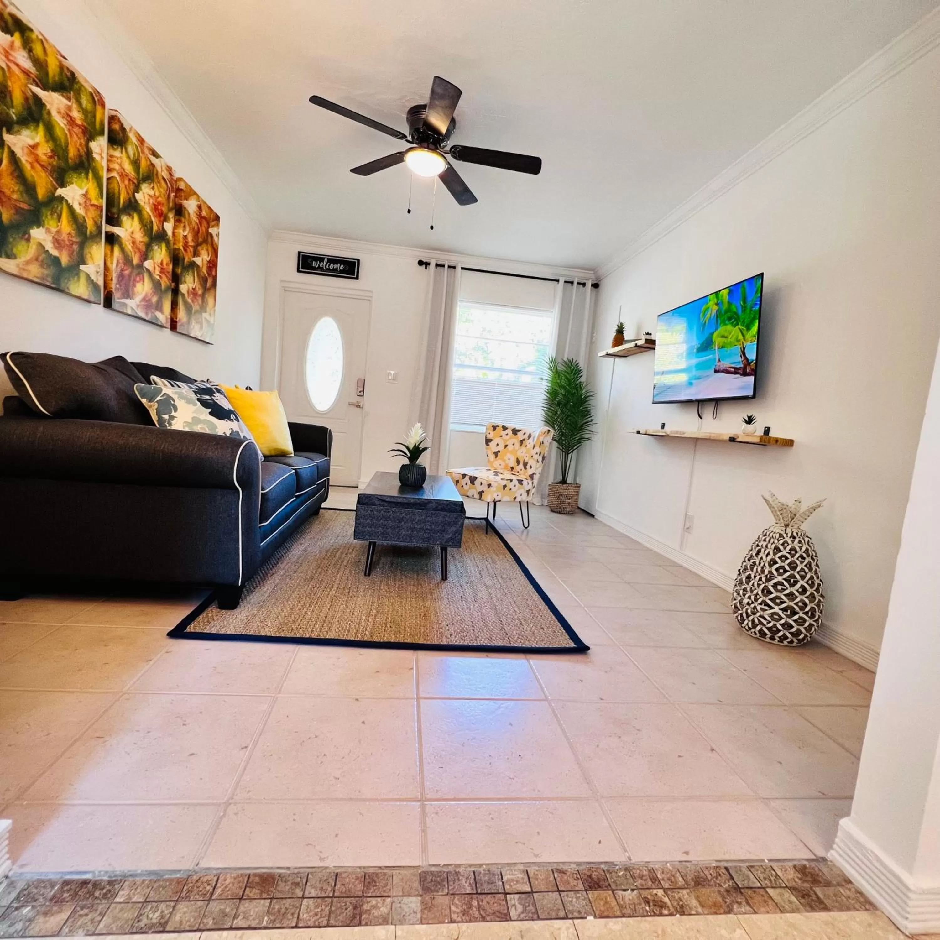 TV and multimedia in CocoBay 2BR Condos Near Beach, Galleria Mall, Wilton Manors, Cruise Port