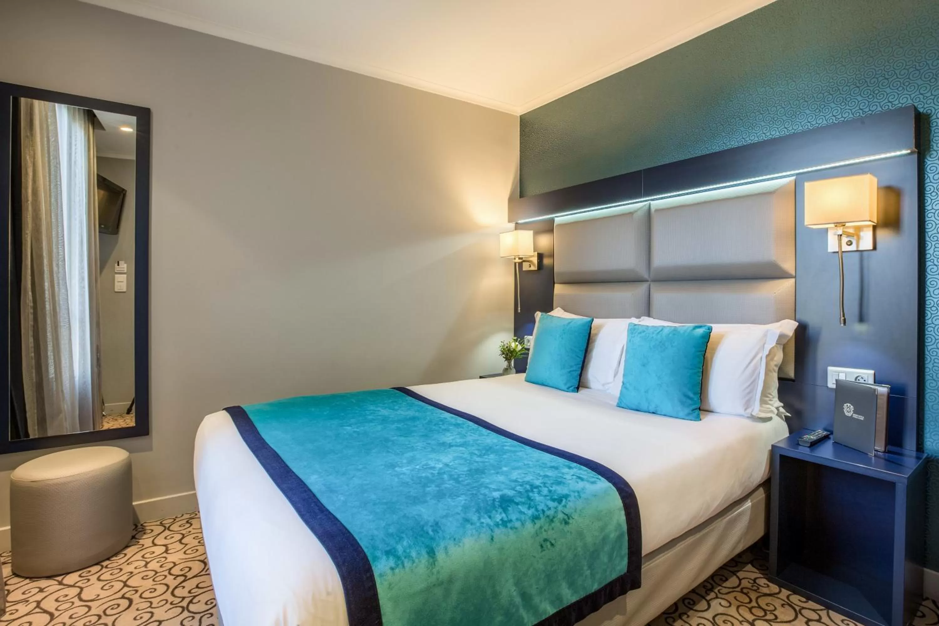 Bedroom, Bed in Prince Albert Montmartre