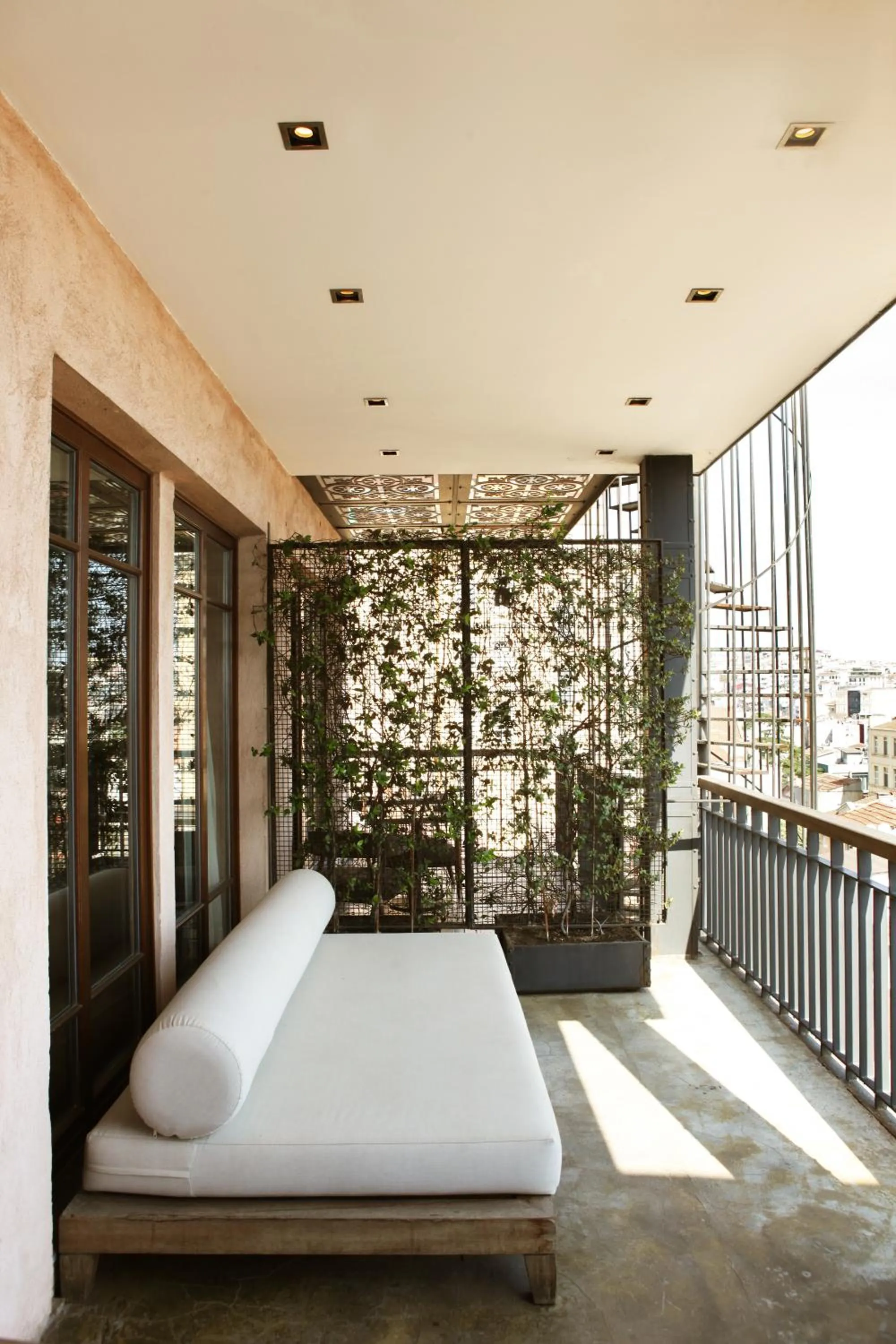 Solarium, Bed in Georges Hotel Galata