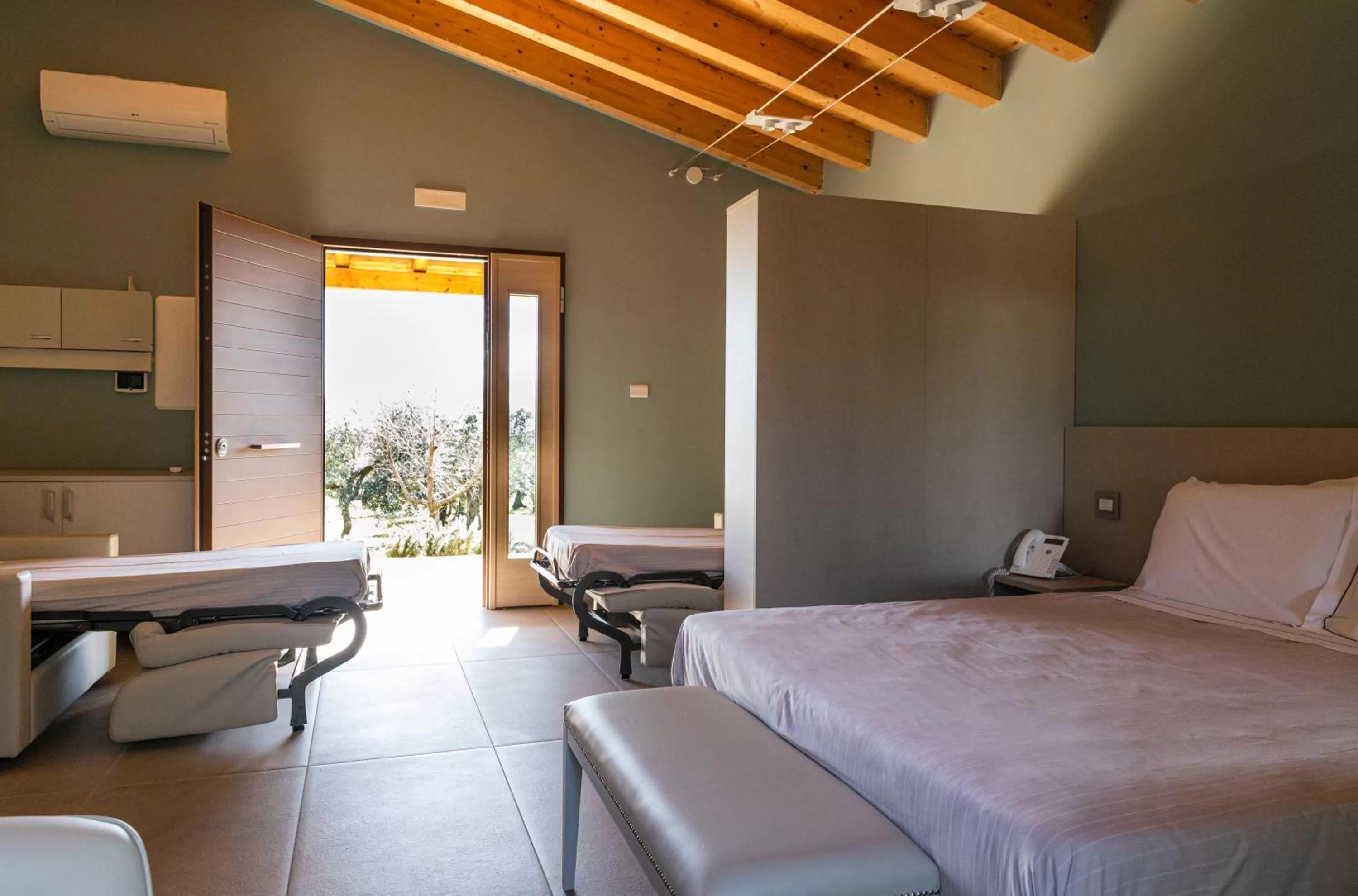 Bed in Antico Borgo Molino 7cento vicino ai Giardini di Ninfa