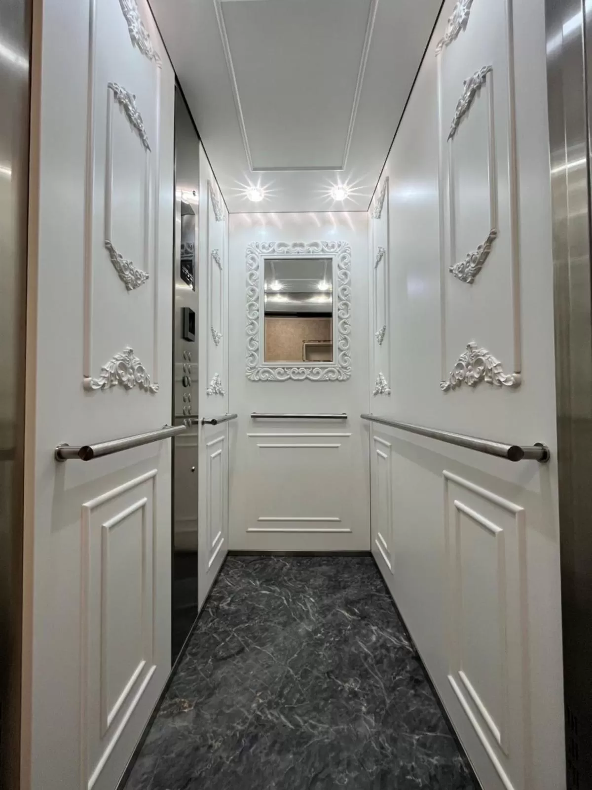 elevator in Bellicity Apart Complex