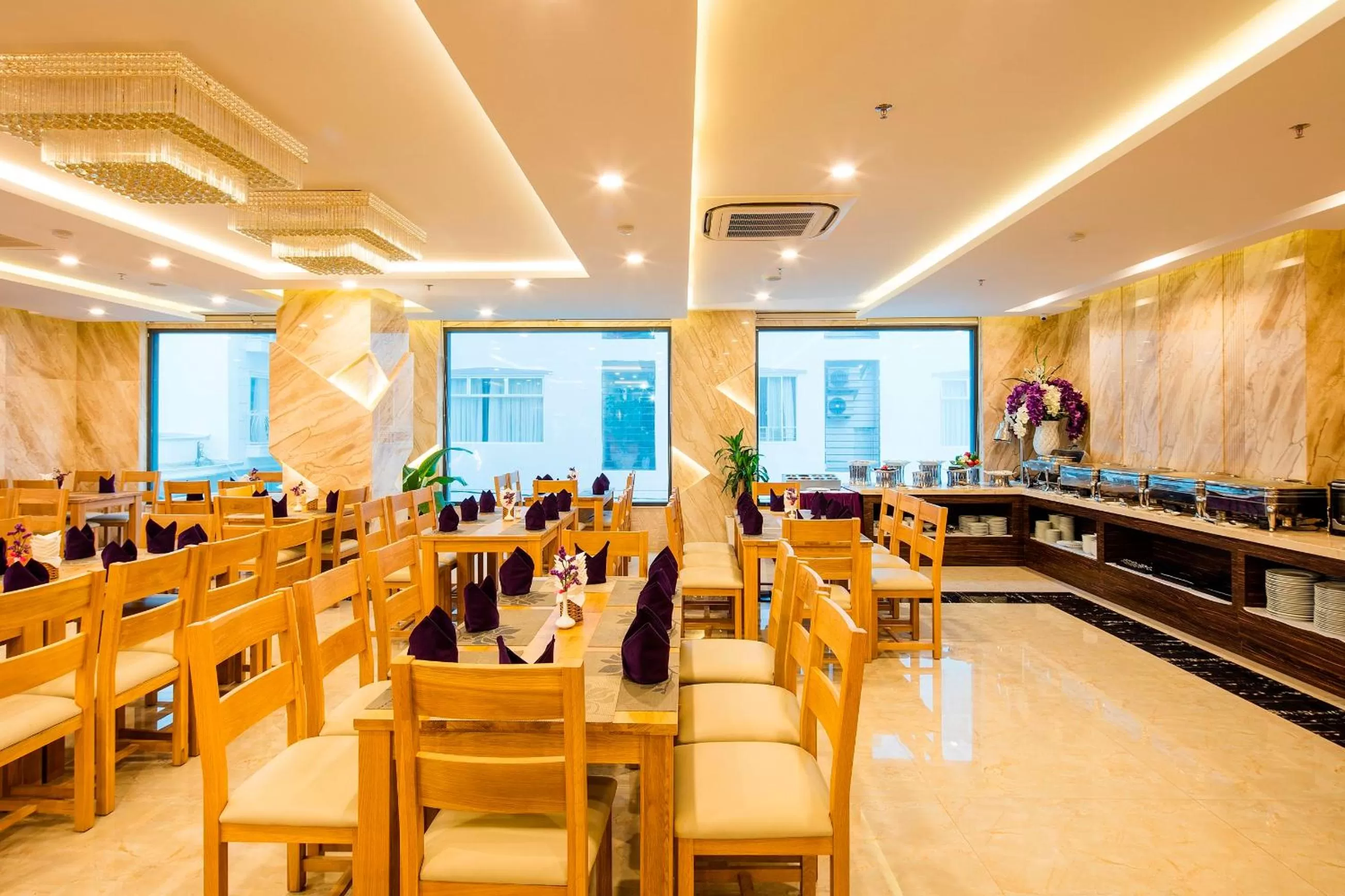 Restaurant/places to eat in Balcony Nha Trang Hotel