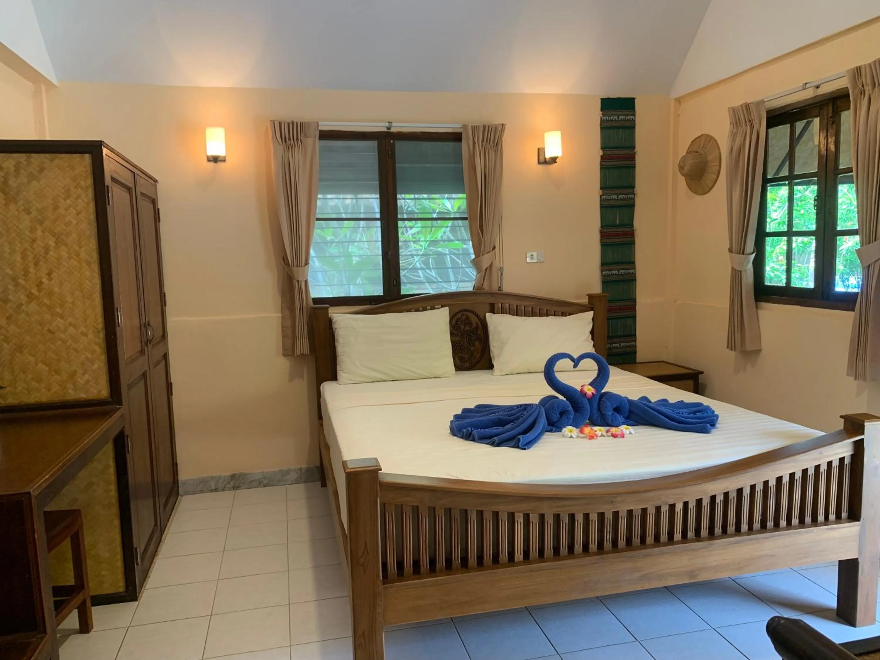 Photo of the whole room, Bed in Laguna Beach Club Resort