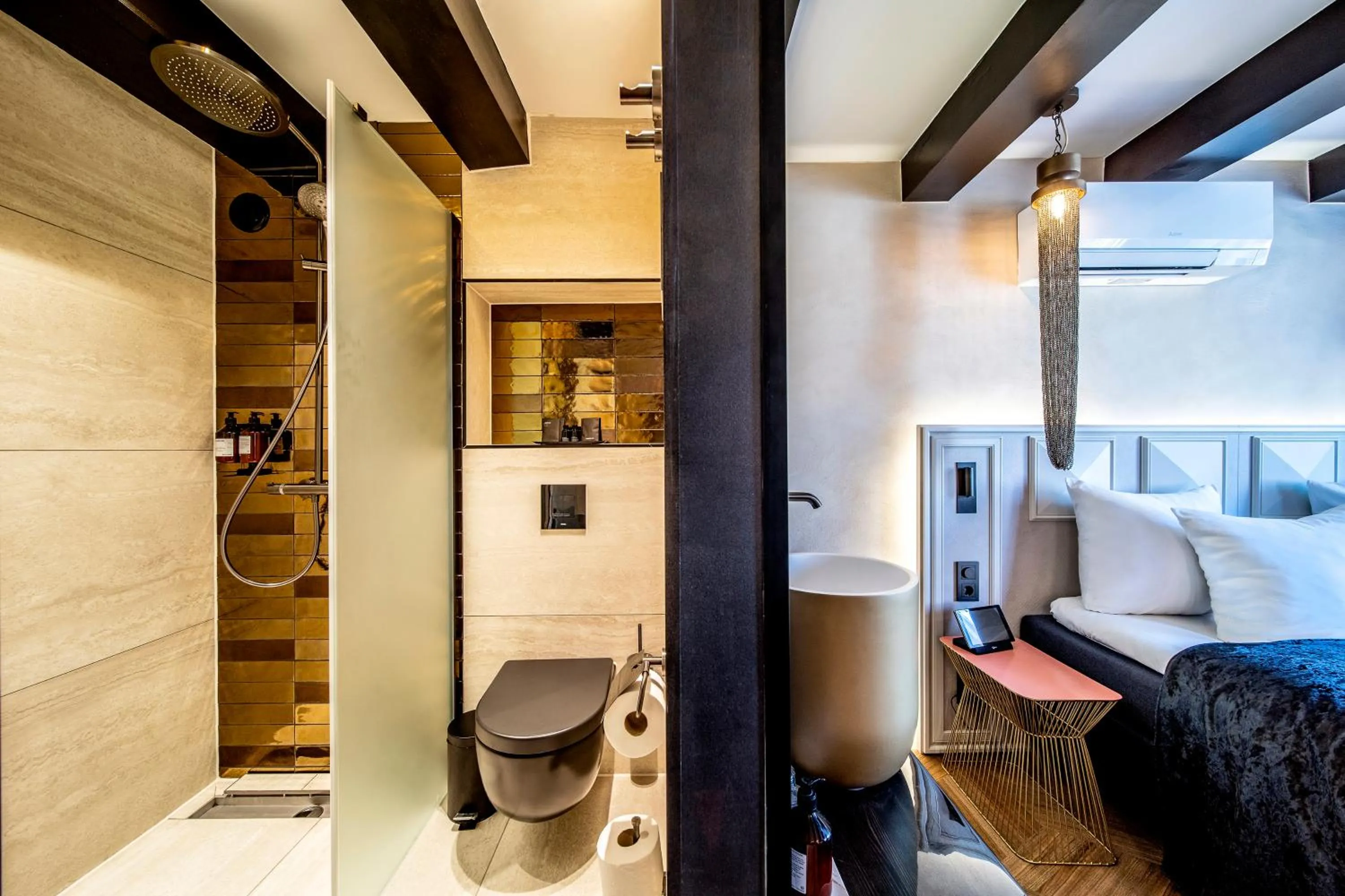 Bathroom in Rokin Hotel