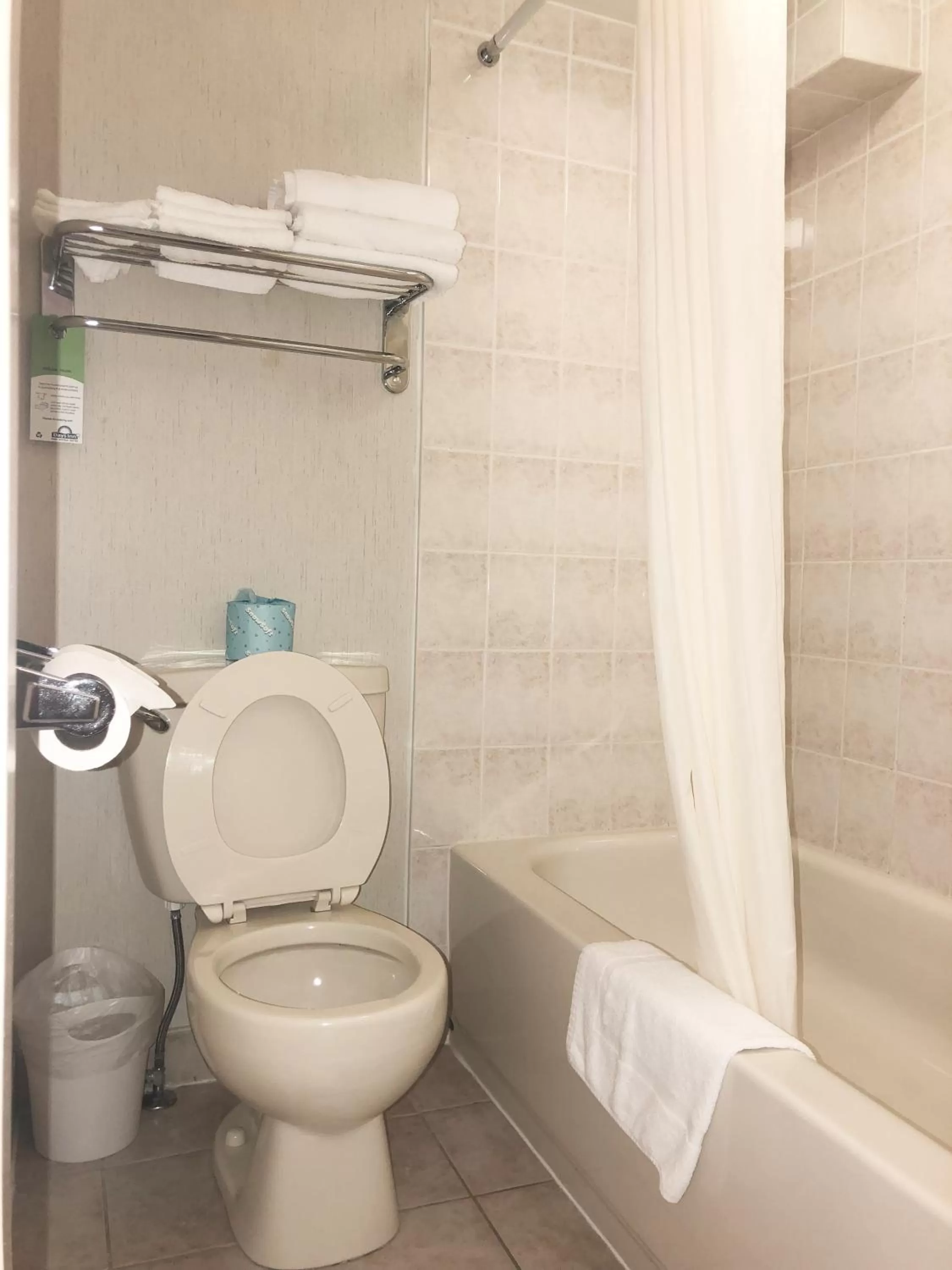 Days Inn by Wyndham Niagara Falls Centre St By the Falls