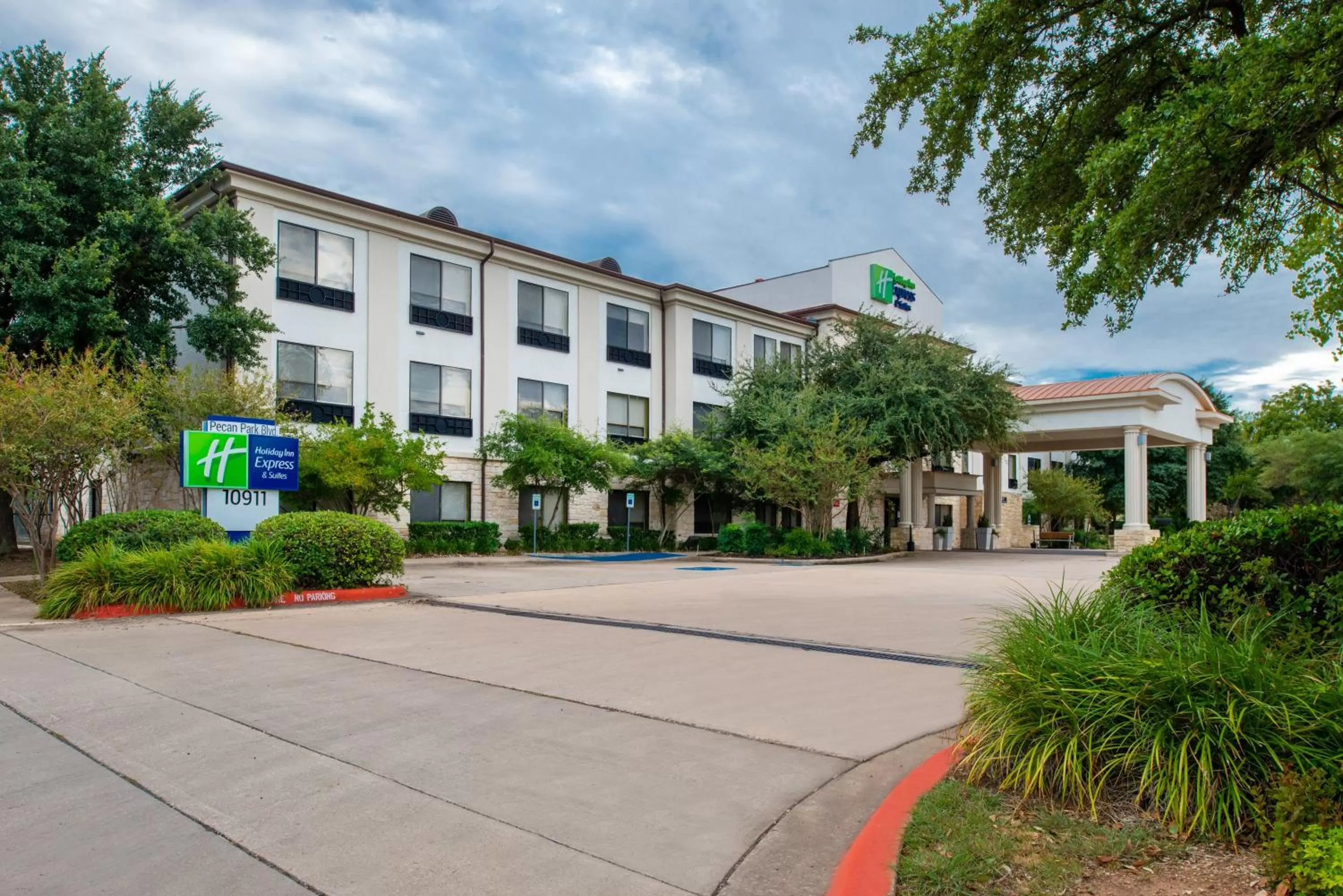 Property building in Holiday Inn Express & Suites Austin NW - Lakeline by IHG