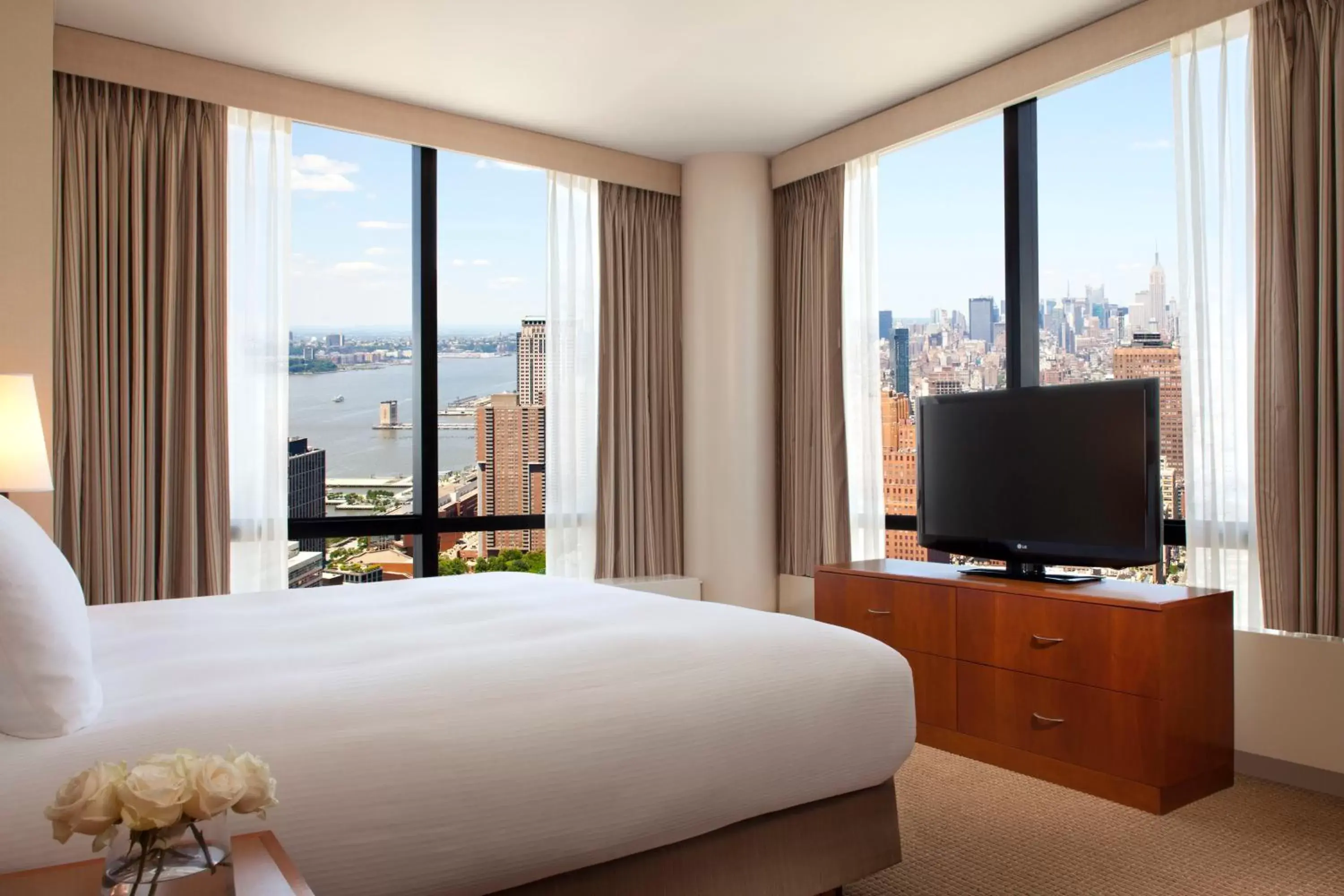 Premier King Room with City View in M Social Hotel New York Downtown Premier King Room with City View in M Social Hotel New York Downtown