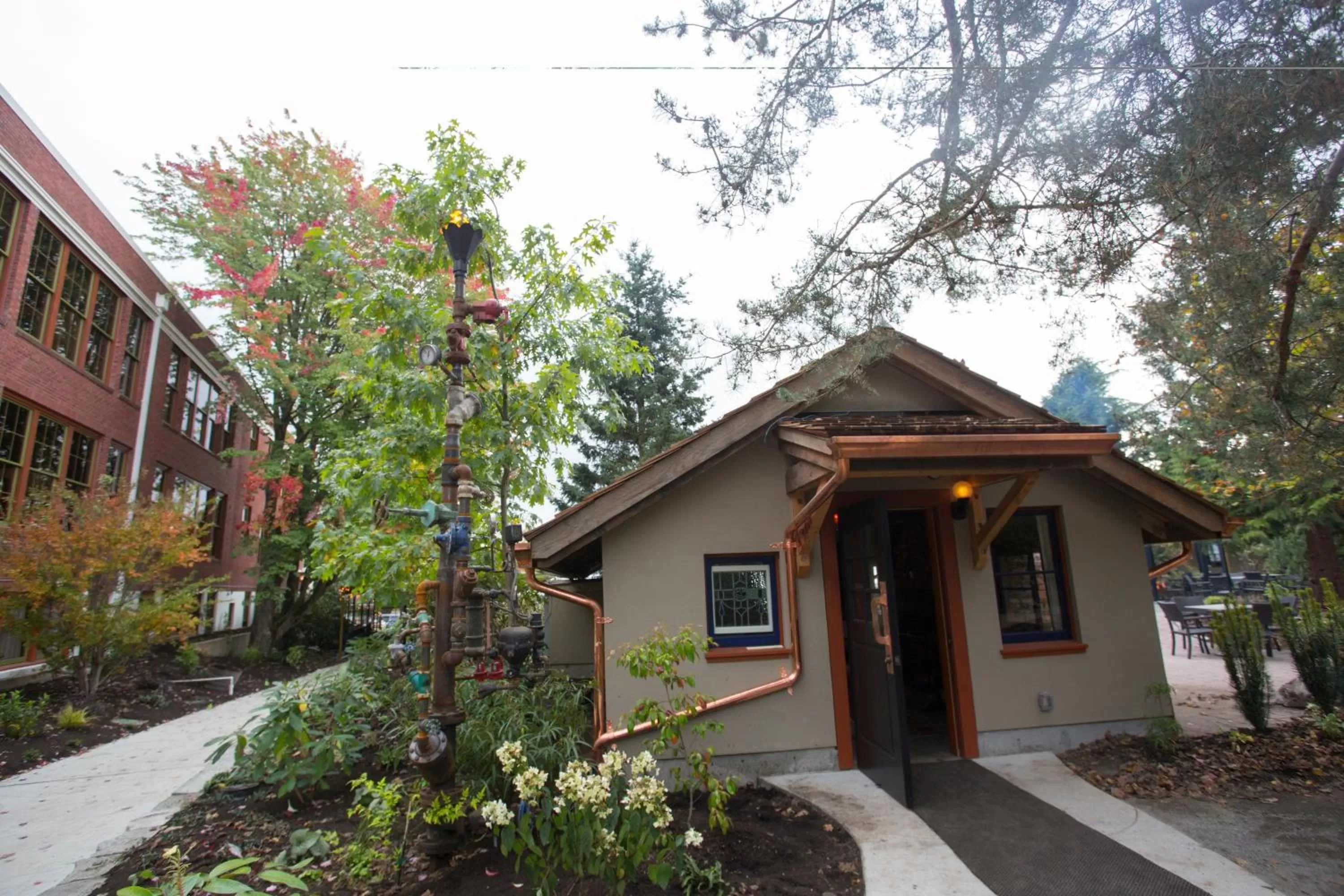 Facade/entrance in McMenamins Anderson School