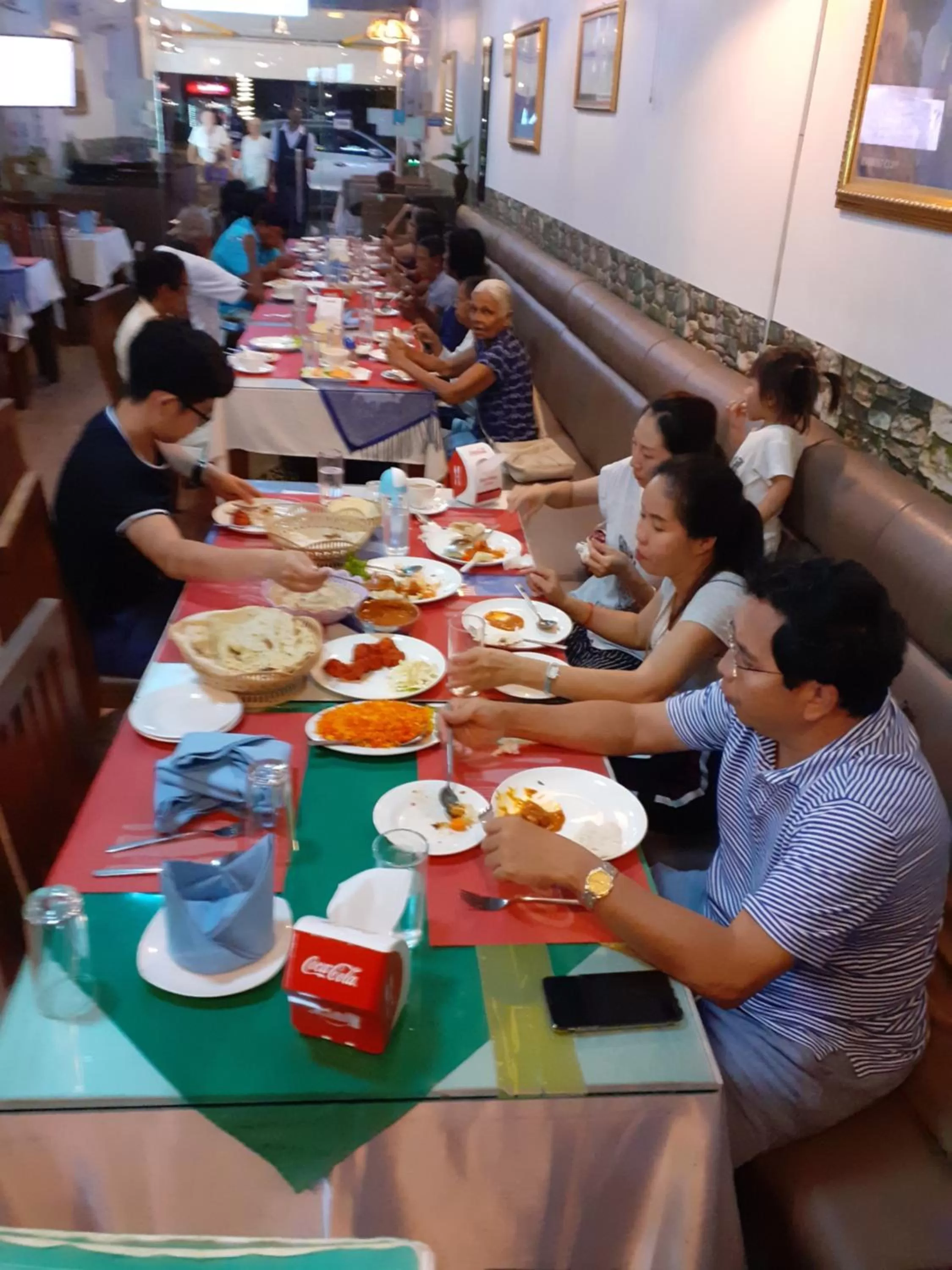 Restaurant/places to eat in New Season Riverside Hotel