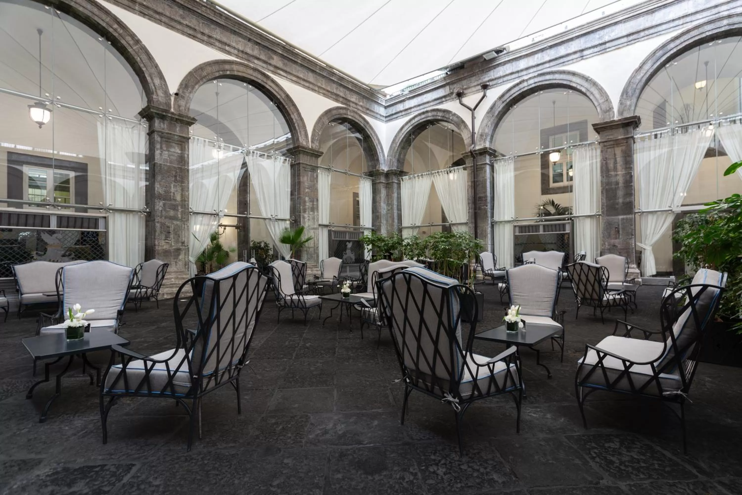 Restaurant/places to eat in Palazzo Caracciolo Naples