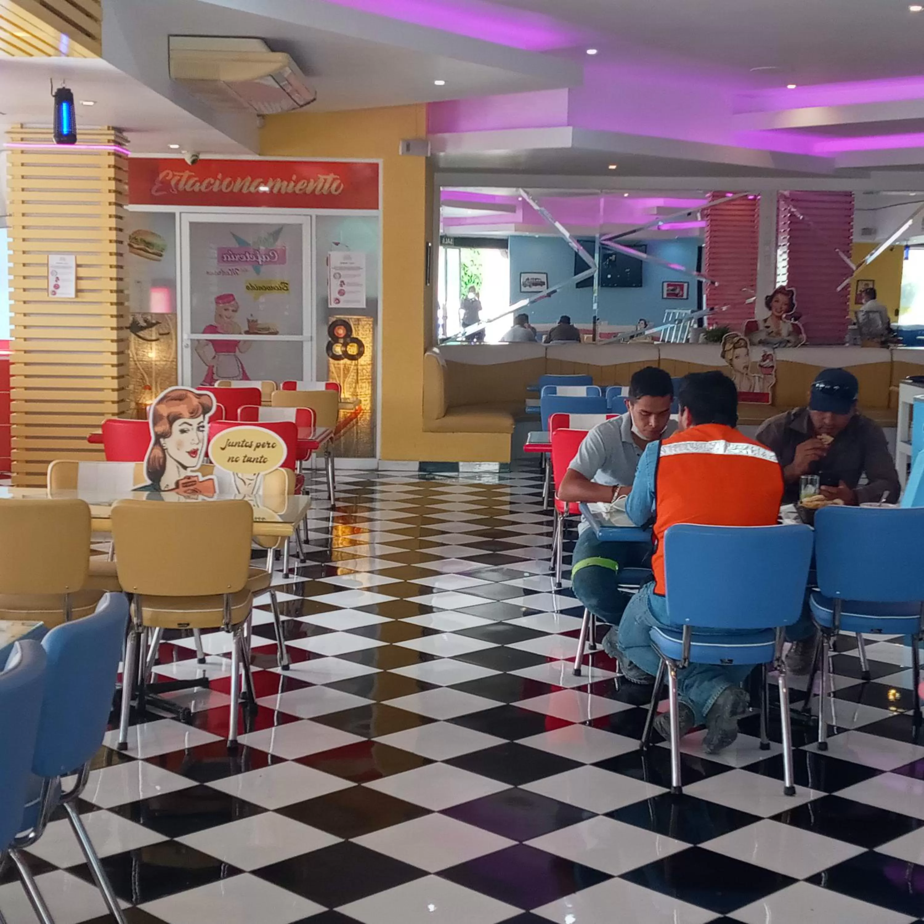 Restaurant/places to eat in Hotel Medrano Temáticas and Business Rooms Aguascalientes