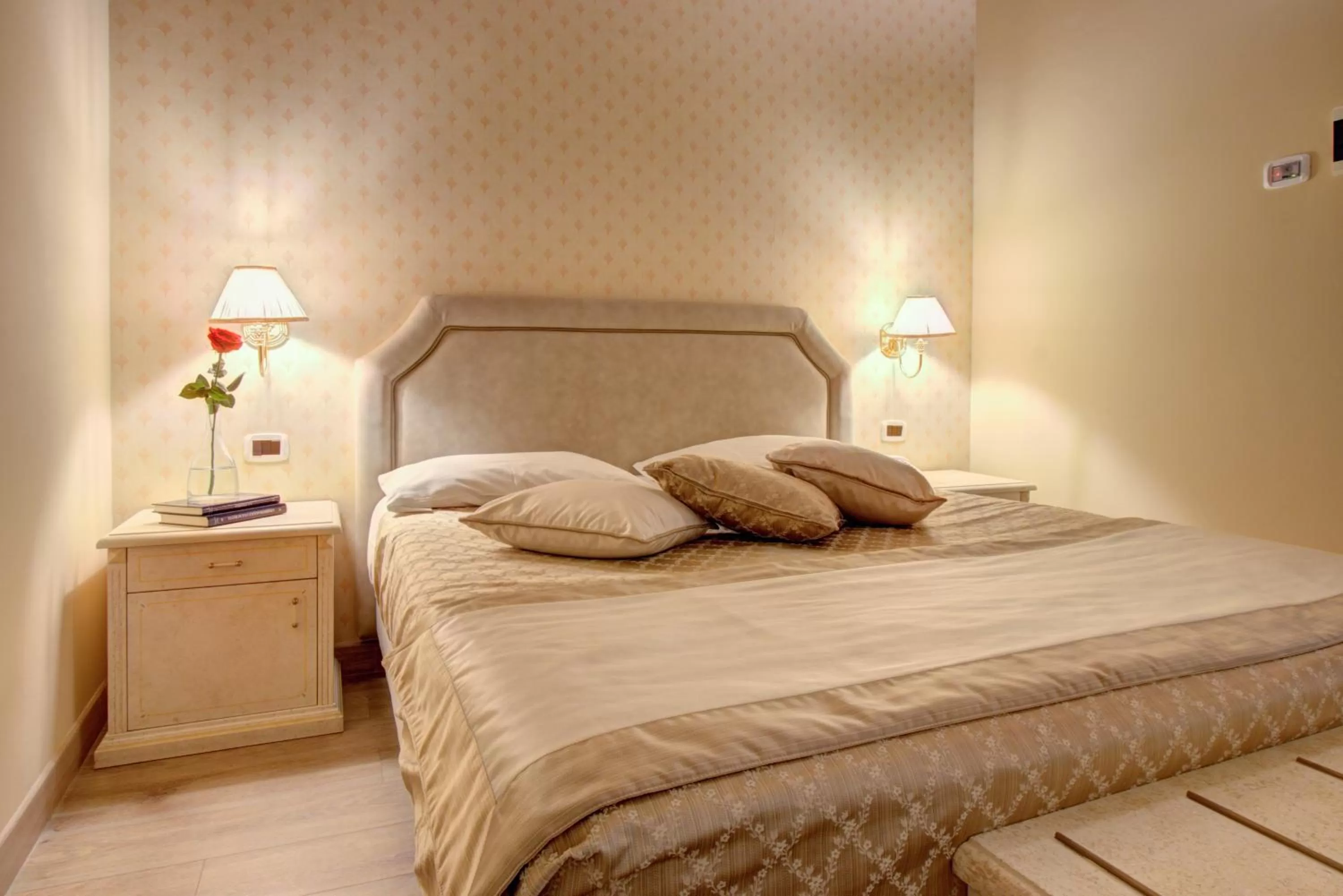 Bedroom, Bed in Hotel La Locanda