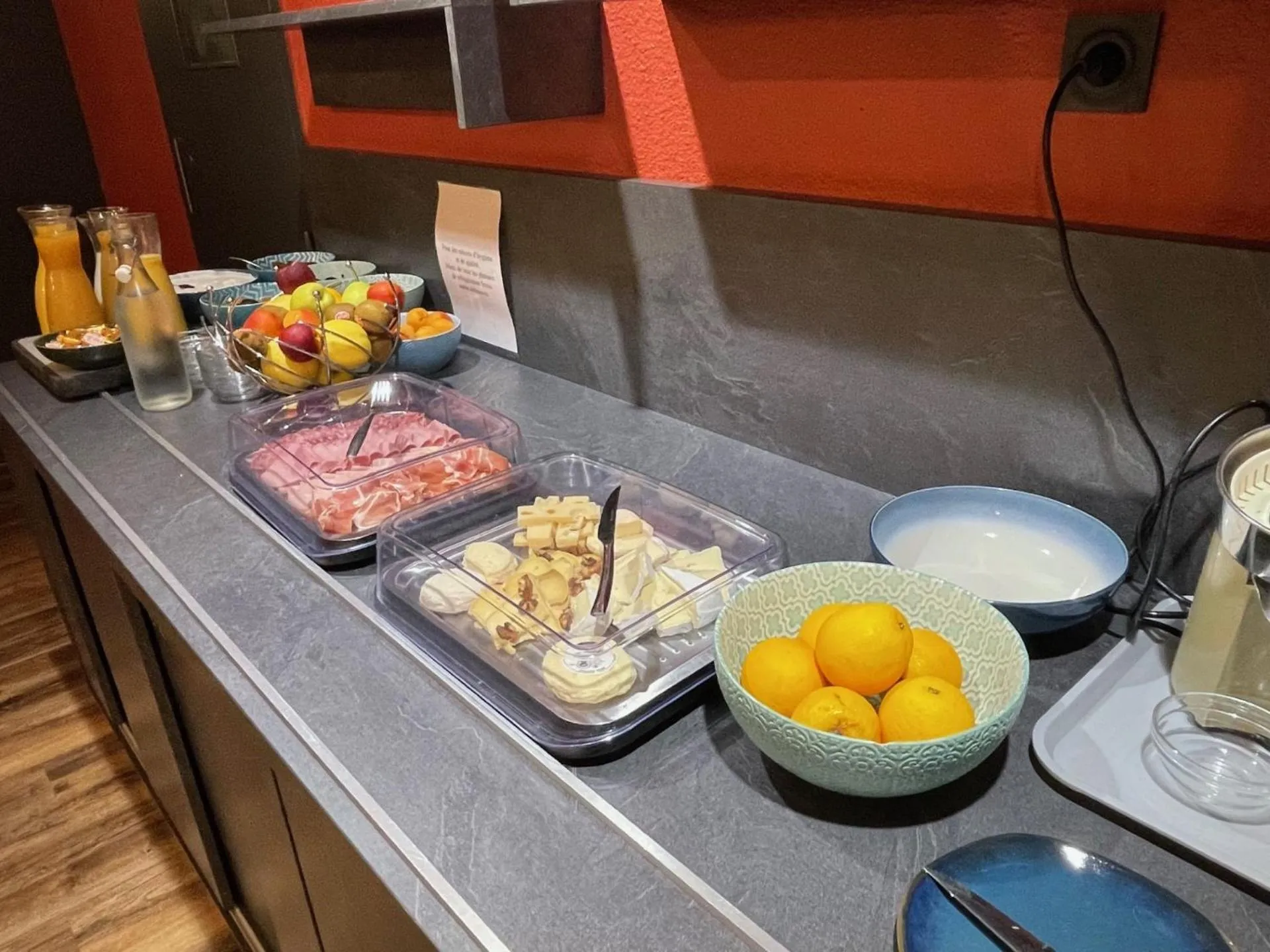 Breakfast in Hotel The Originals Romans-sur-Isère Le Clos des Tanneurs