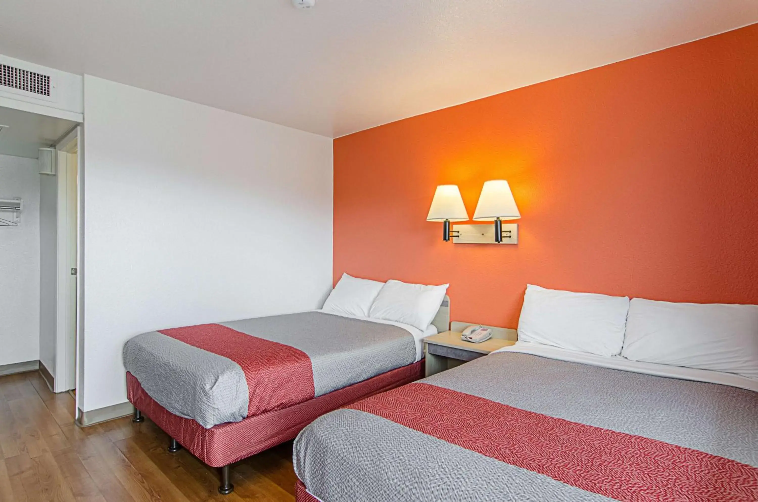 Quadruple Room - Disability Access in Days Inn by Wyndham Rock Springs Quadruple Room - Disability Access in Days Inn by Wyndham Rock Springs