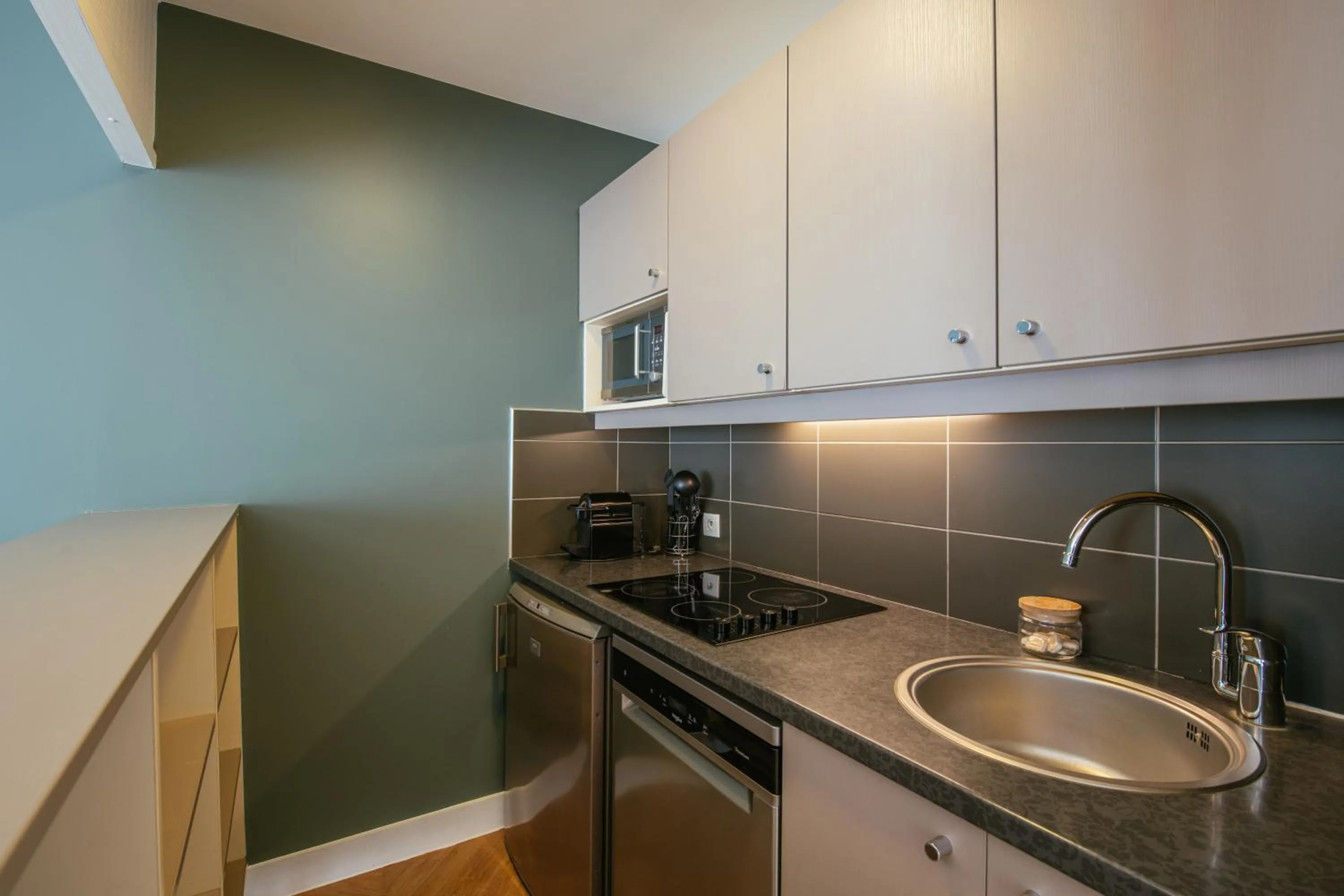 Kitchen or kitchenette in Aparthotel Adagio Paris Buttes Chaumont