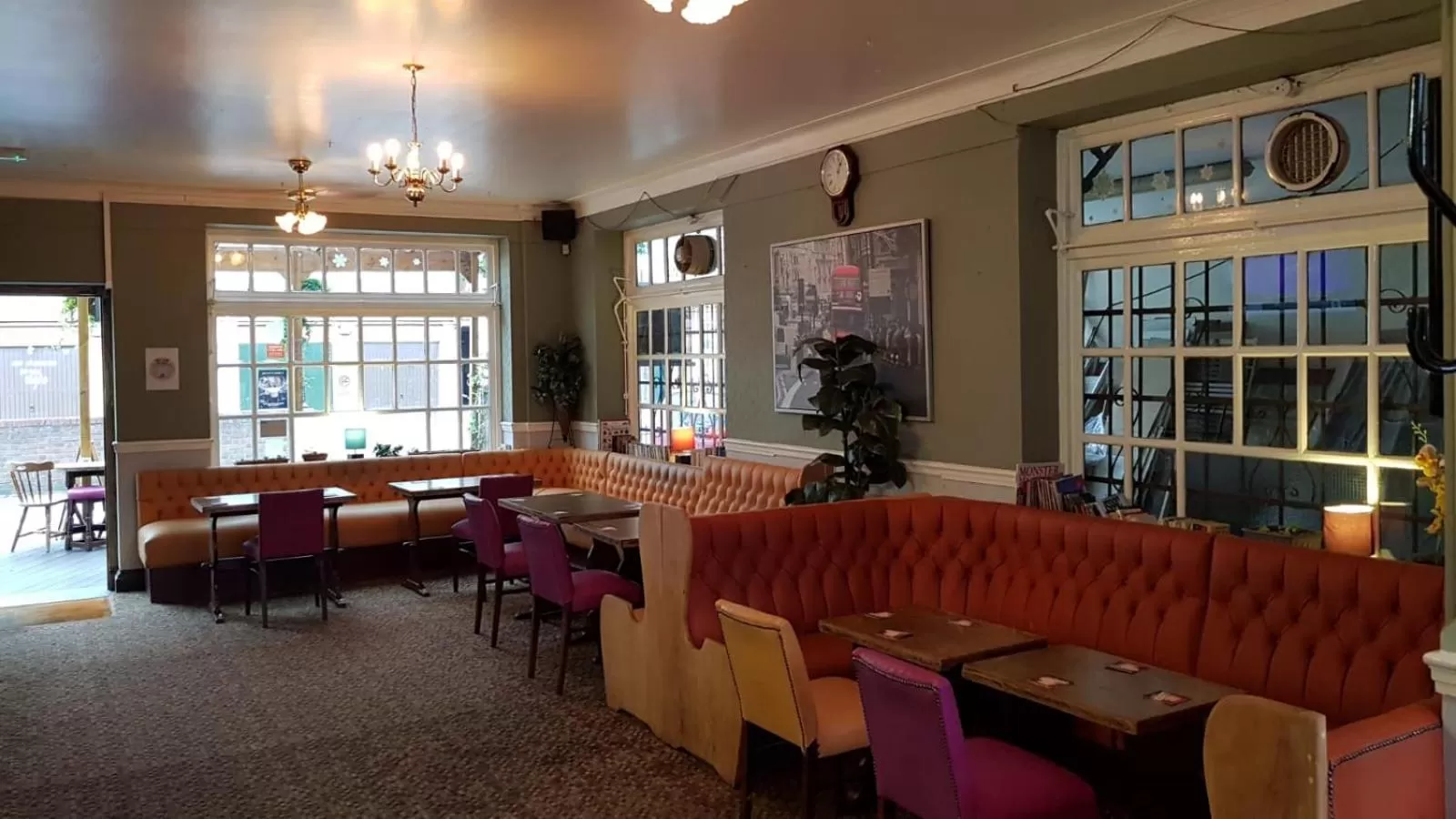 Drinks in Hour Glass Hotel