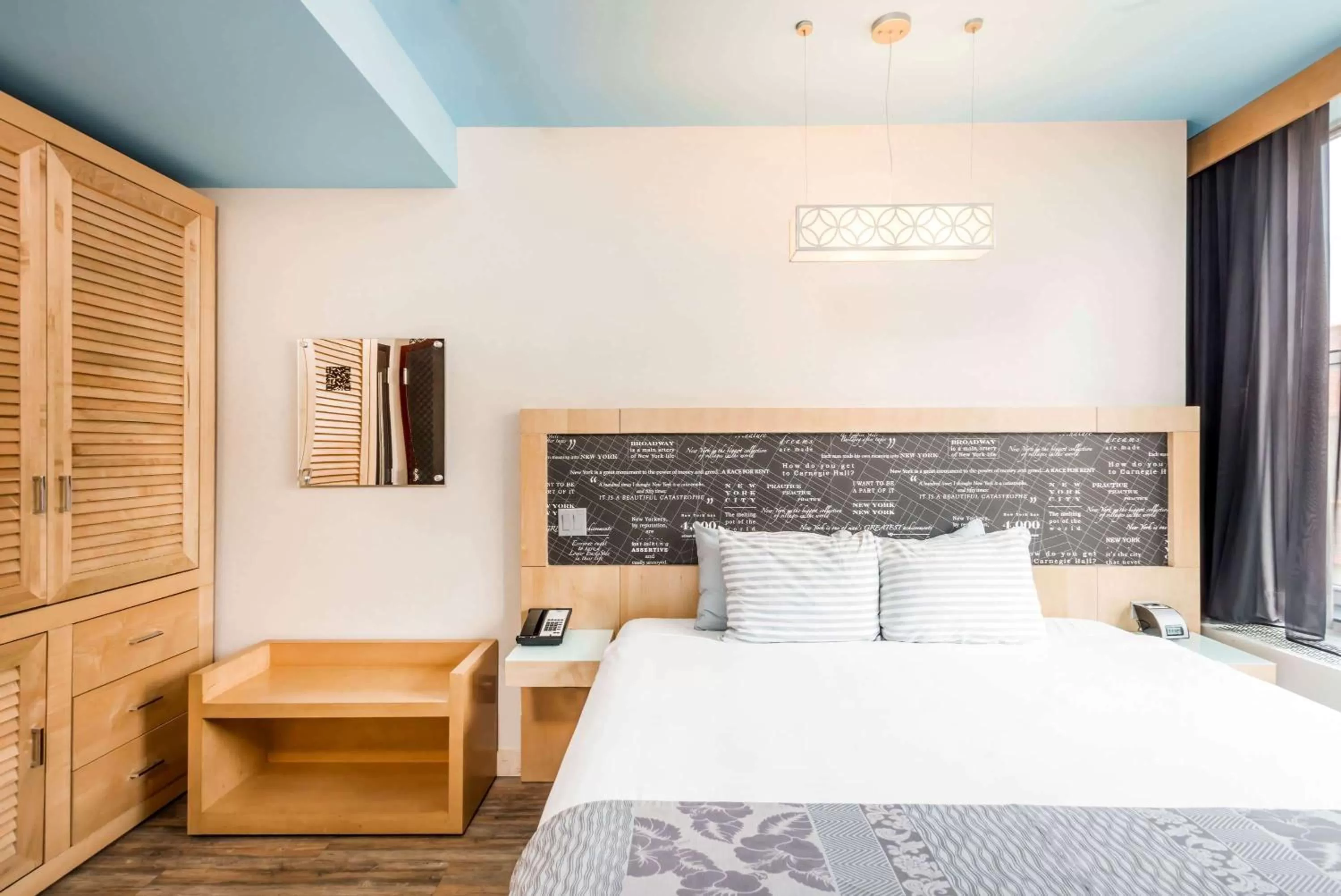 Photo of the whole room, Bed in TRYP by Wyndham New York City Times Square - Midtown