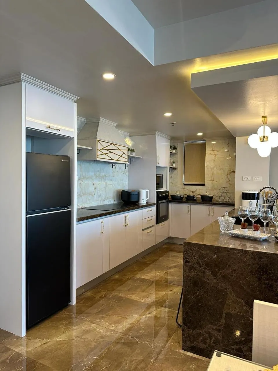 Kitchen/Kitchenette in Mpt Suites