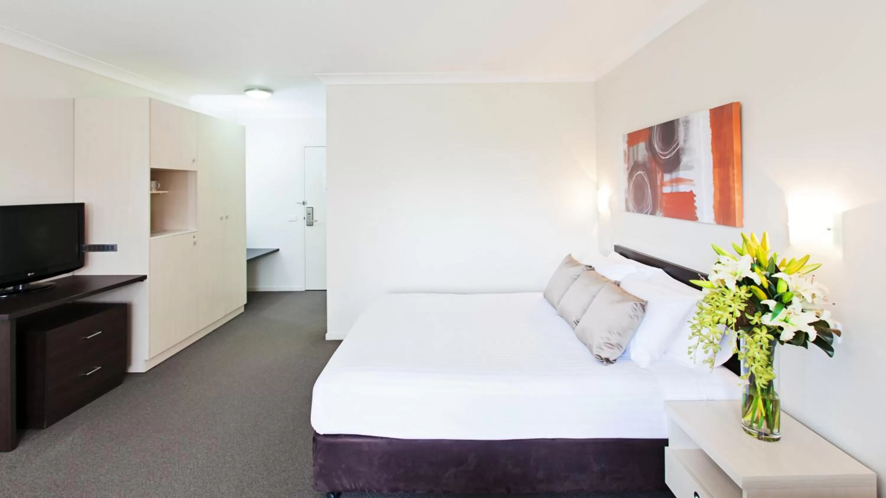 Bedroom, Bed in ibis Styles Canberra Tall Trees