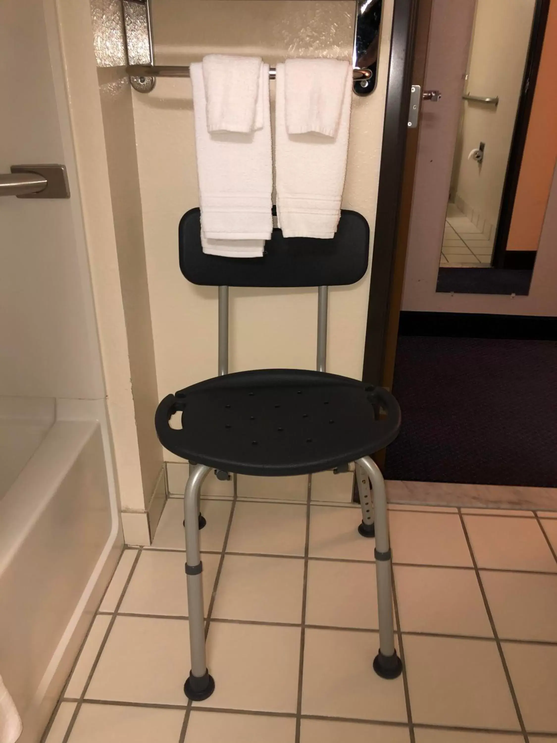 Queen Room - Mobility Access/Non-Smoking in Super 8 by Wyndham Manchester Airport Queen Room - Mobility Access/Non-Smoking in Super 8 by Wyndham Manchester Airport