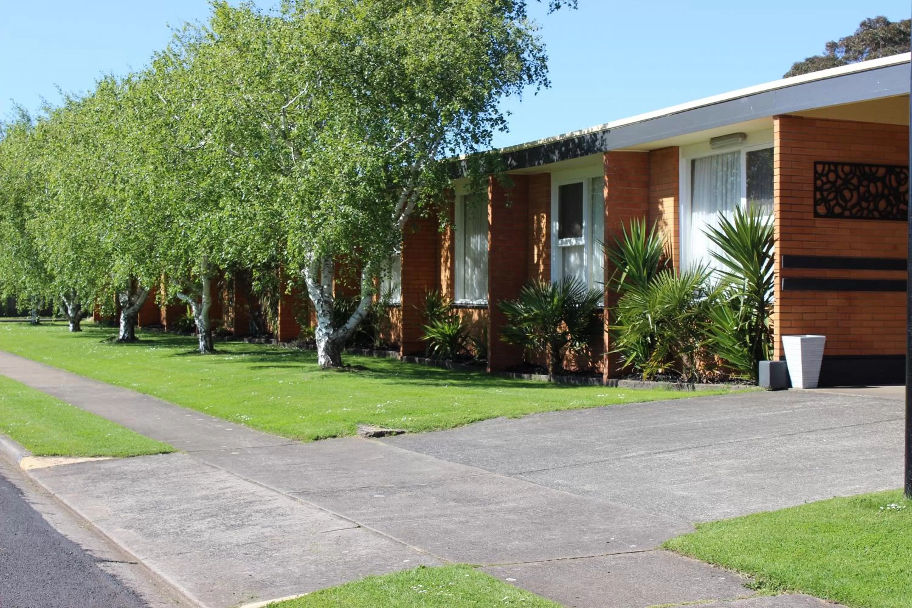 Facade/entrance in Portland Retro Motel