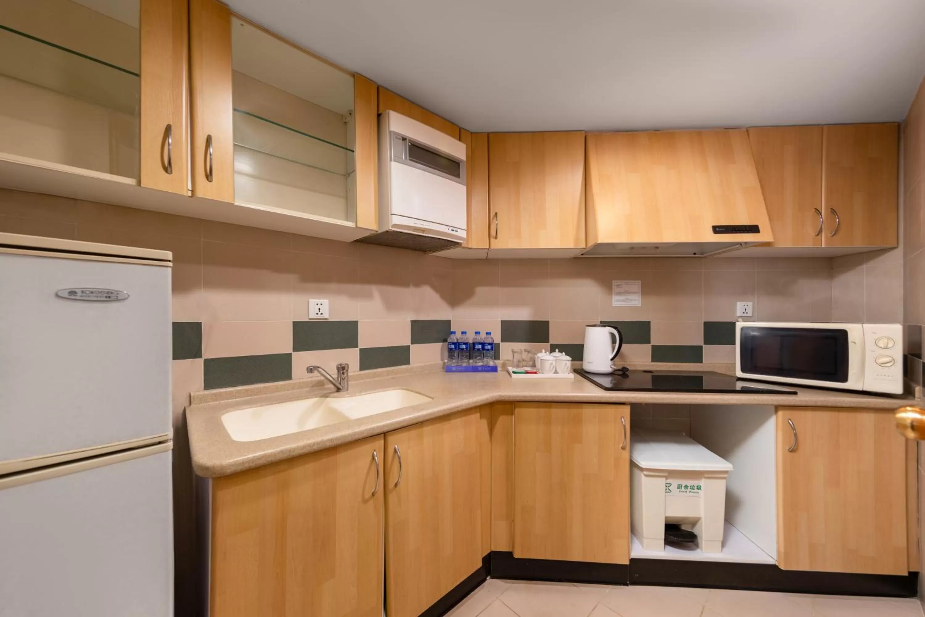 Kitchen or kitchenette in Guangdong Hotel (Zhuhai)