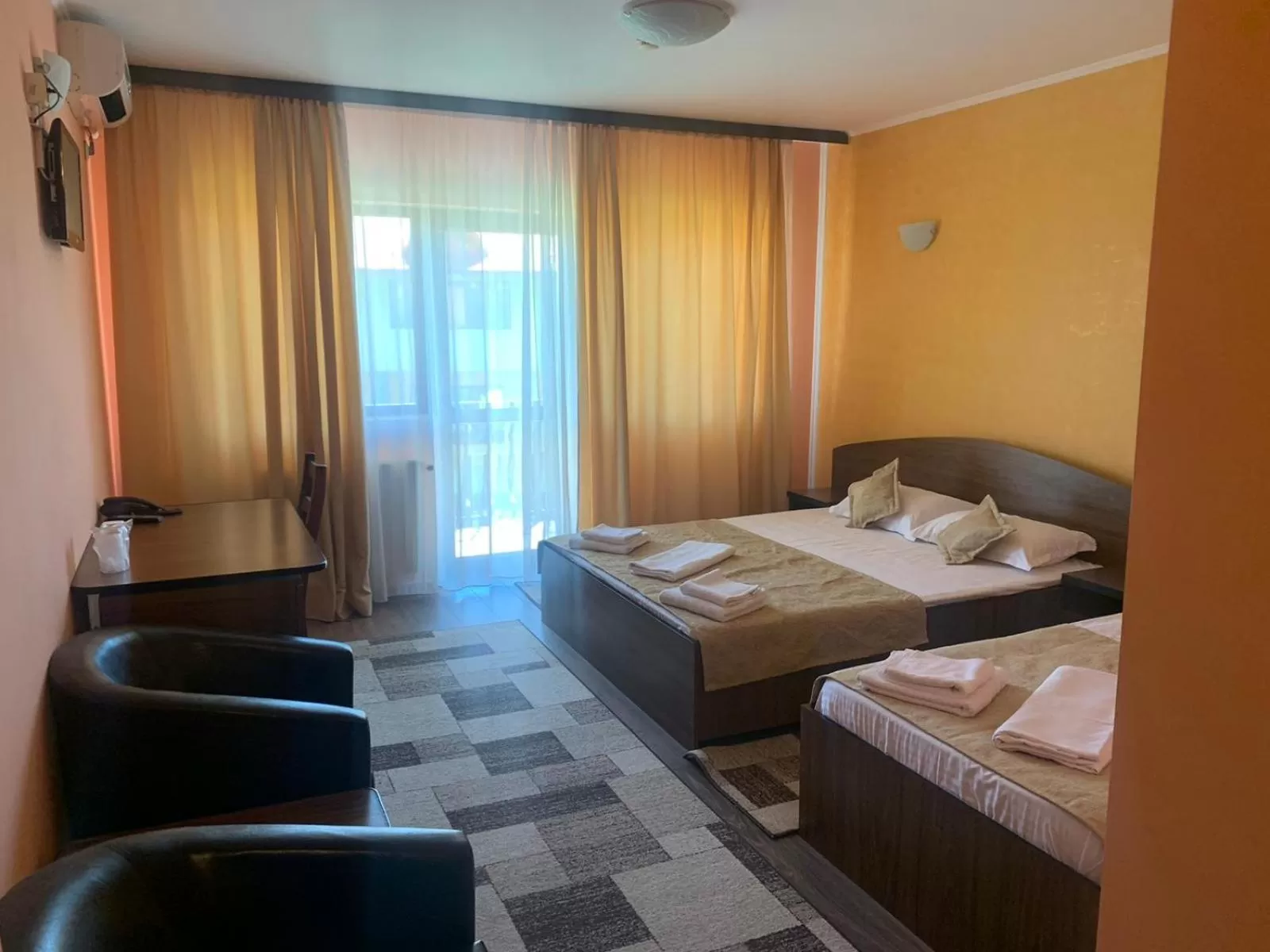 Photo of the whole room, Bed in Hotel Eden