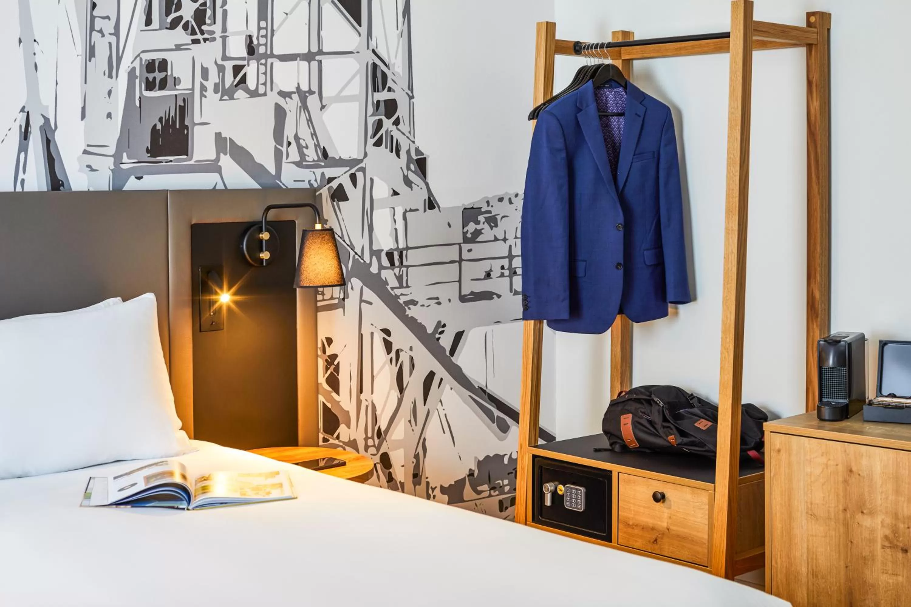 wardrobe, Bed in Mercure Cardiff North Hotel