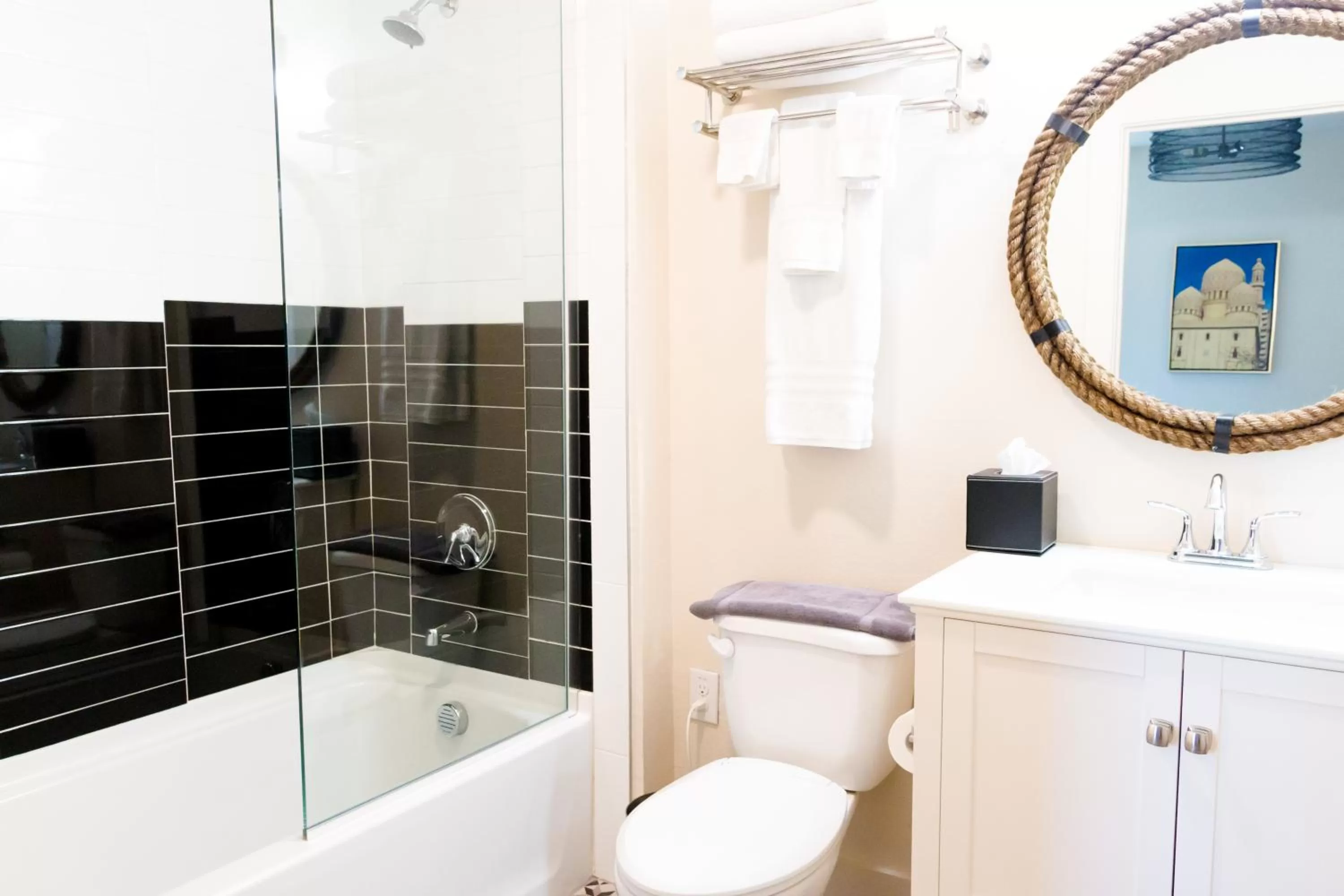 Bathroom in The Bishop Arts Hotel by Qresorts