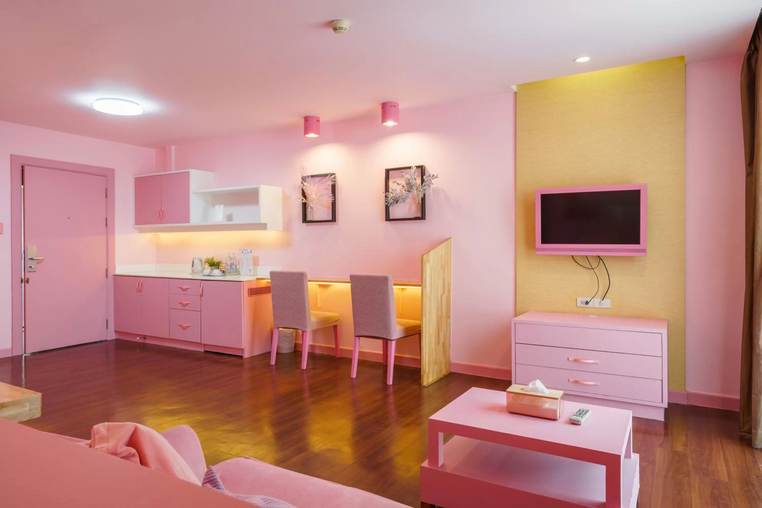 Kitchen or kitchenette in Lantana Resort Hotel Bangkok