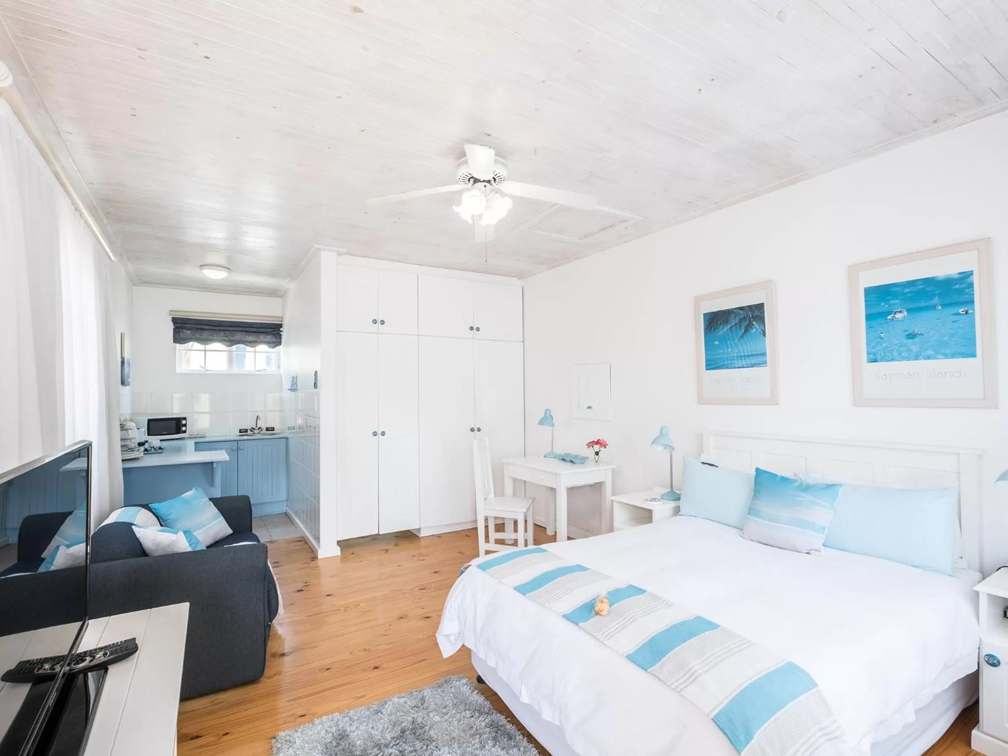 Photo of the whole room, Bed in On the Bay