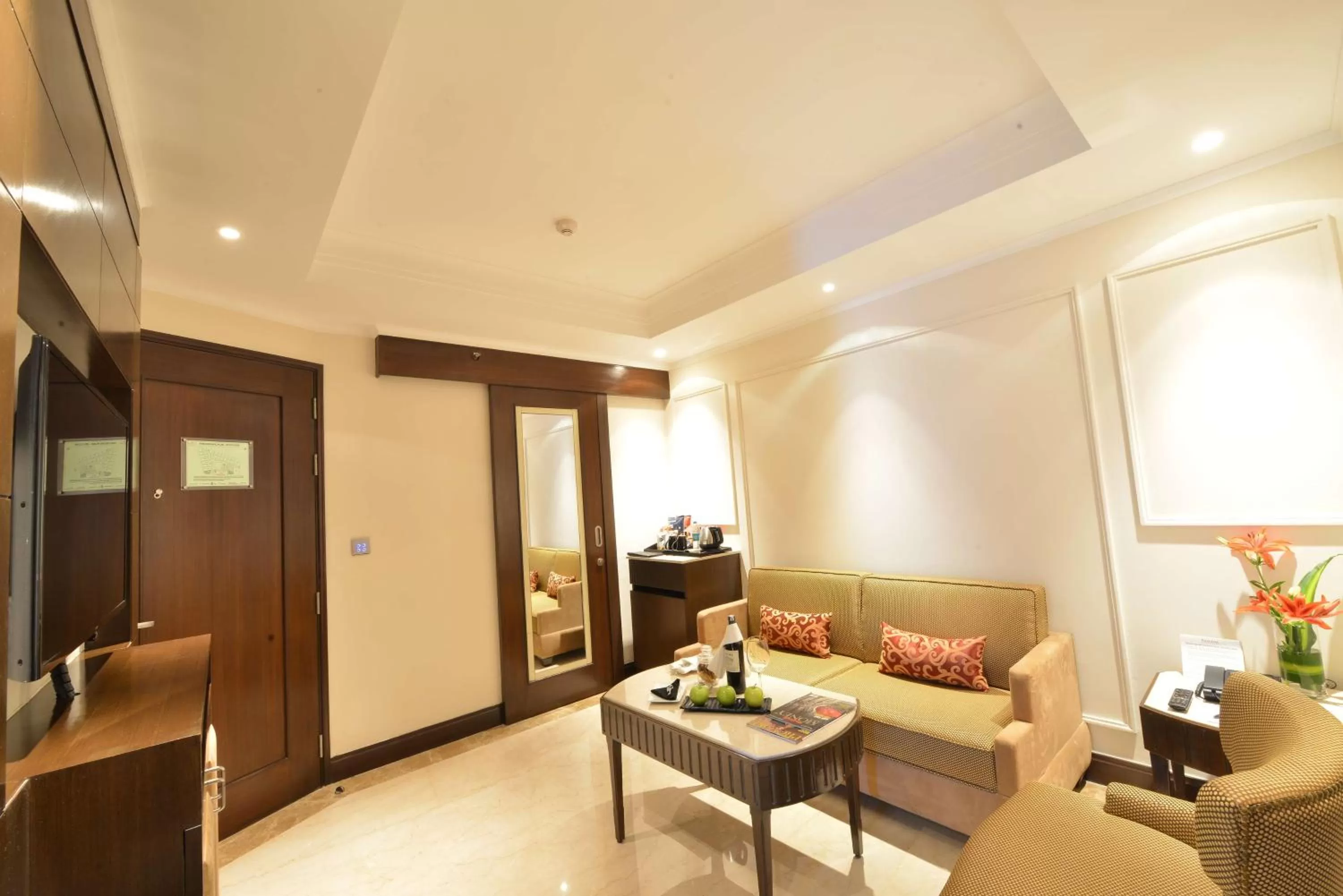 Living room in Ramada Plaza Chennai