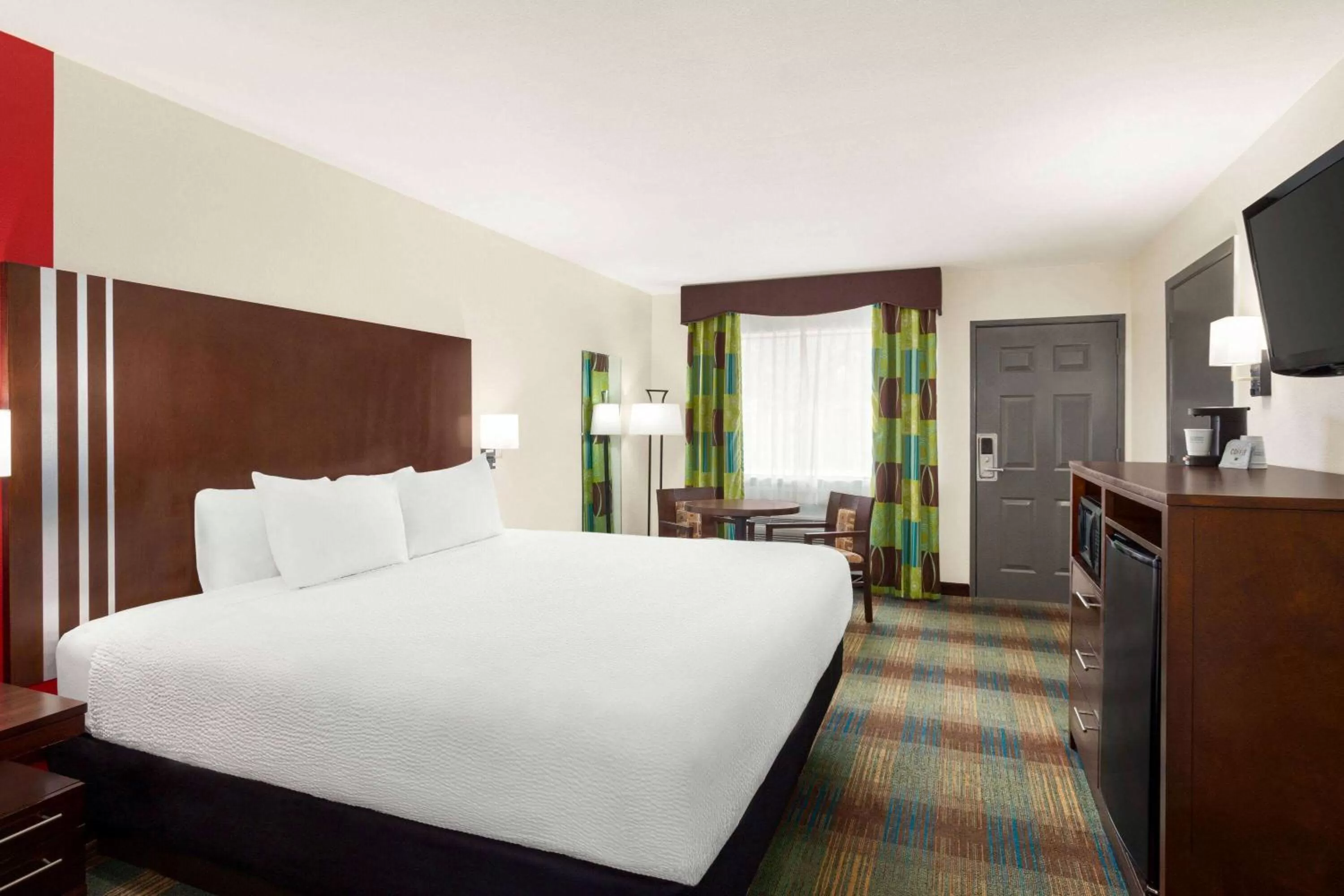 Photo of the whole room, Bed in Ramada by Wyndham San Antonio Near SeaWorld - Lackland AFB