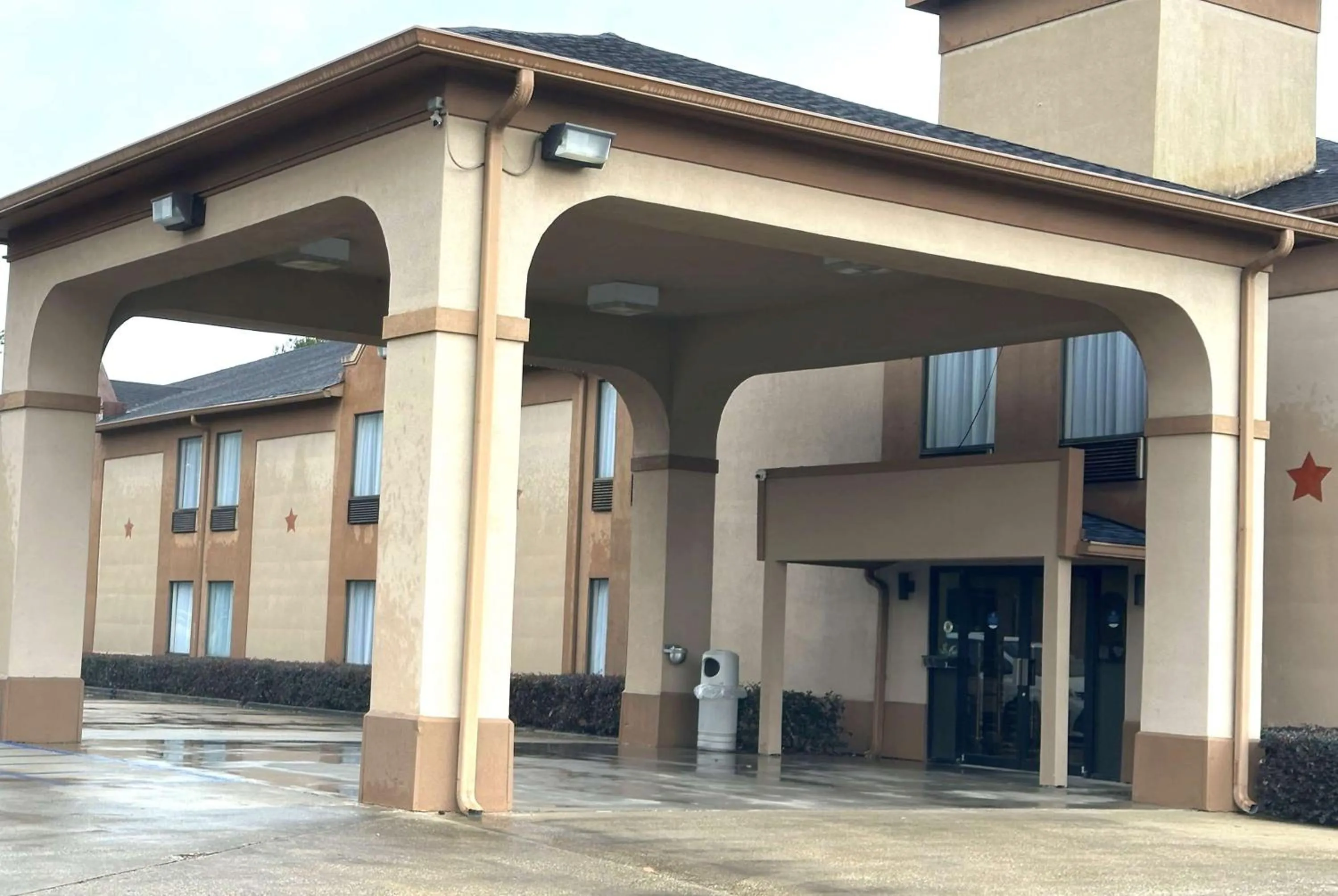 Property building in Days Inn & Suites by Wyndham Eunice