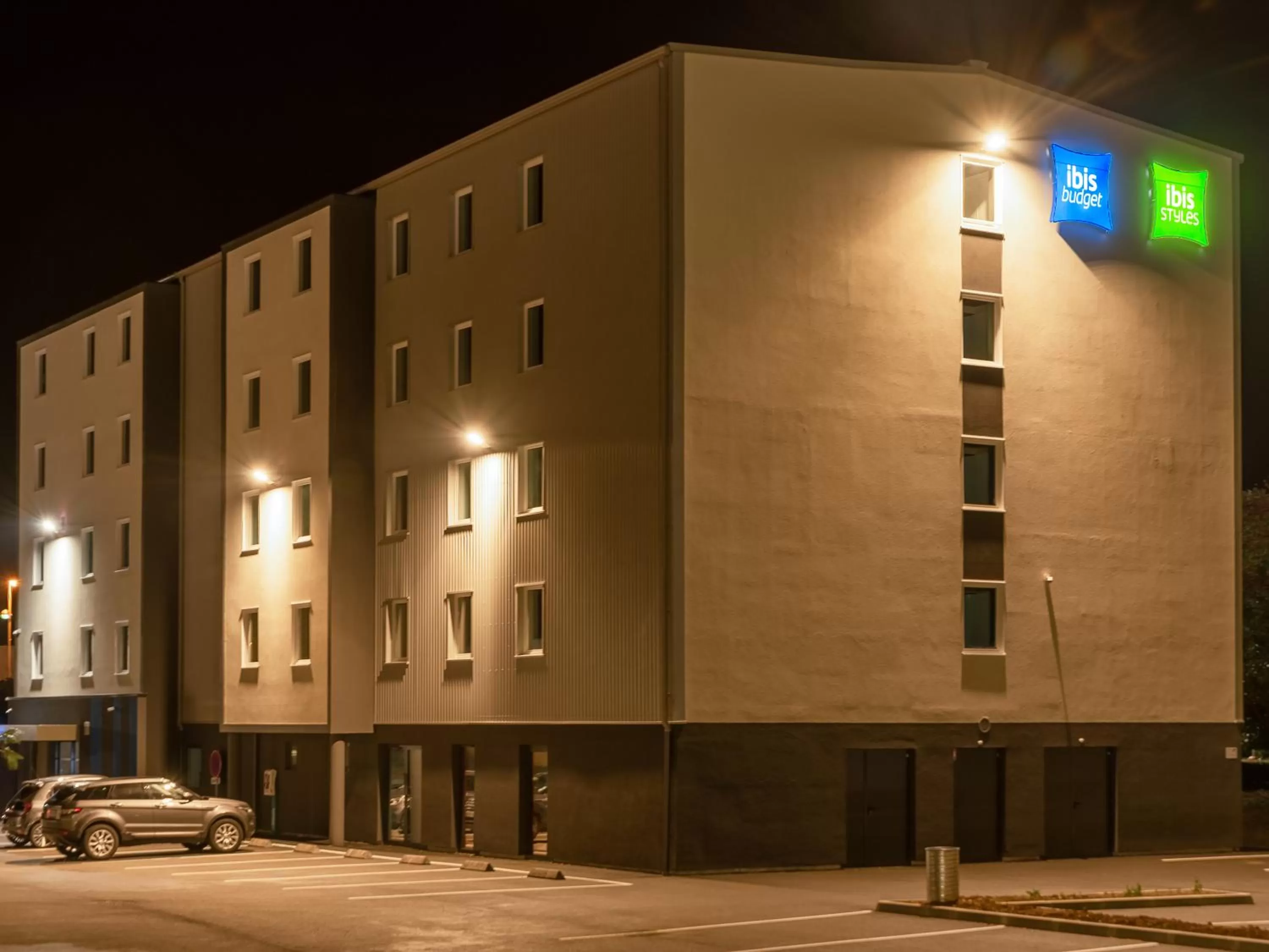 Property building in ibis Budget Cognac