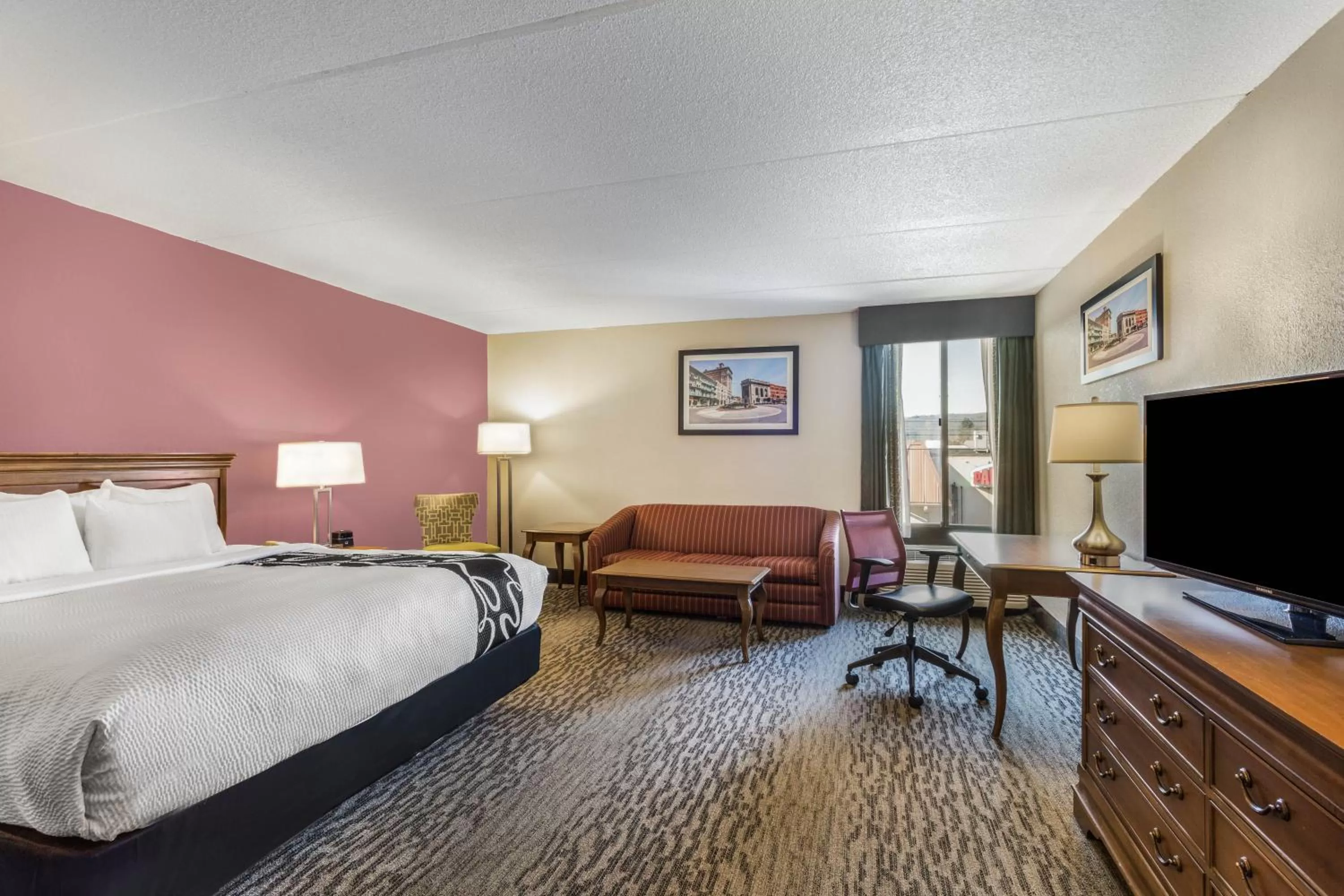 Photo of the whole room, Bed in La Quinta Inn by Wyndham Binghamton - Johnson City