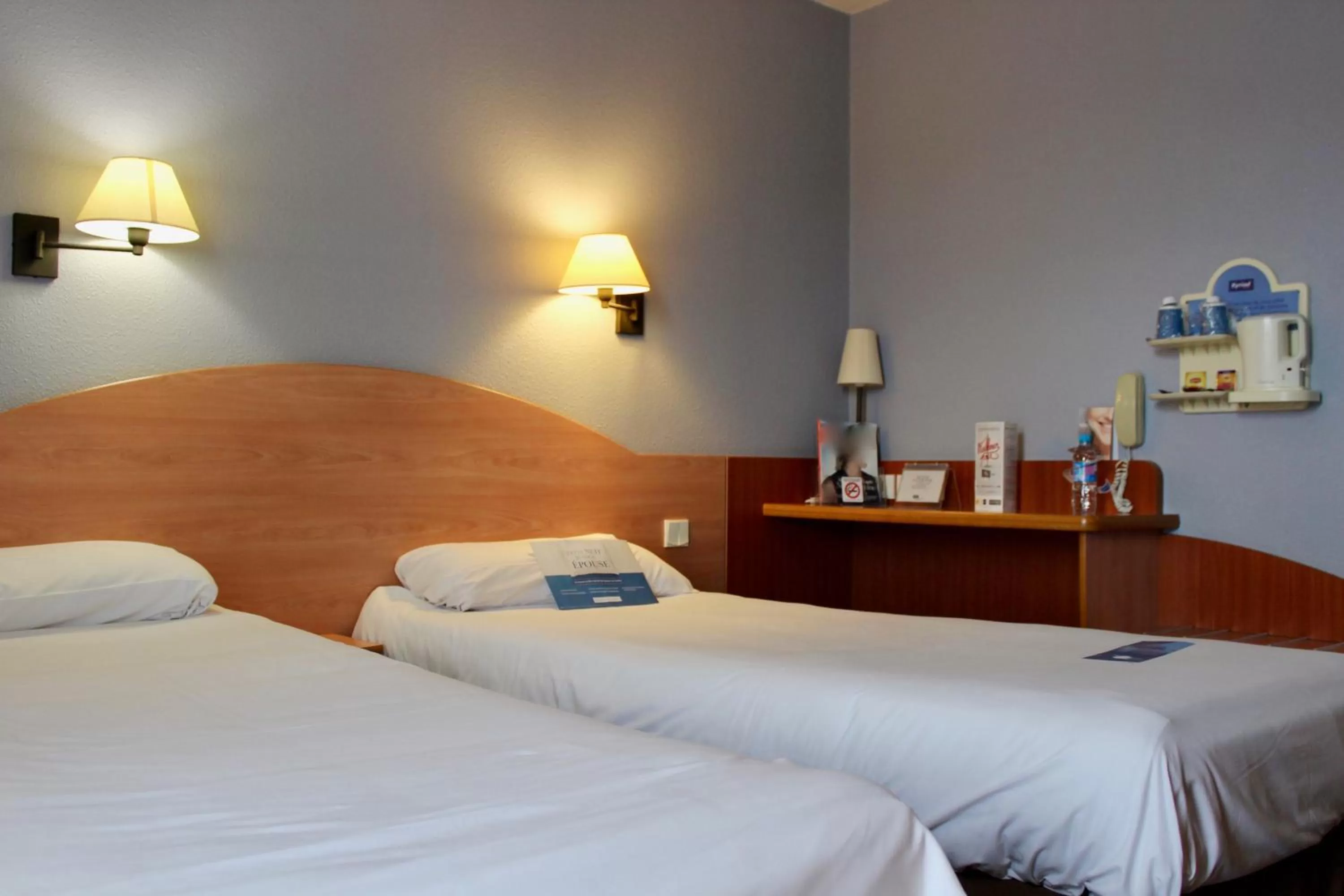 Bedroom, Bed in Kyriad Bourges Sud