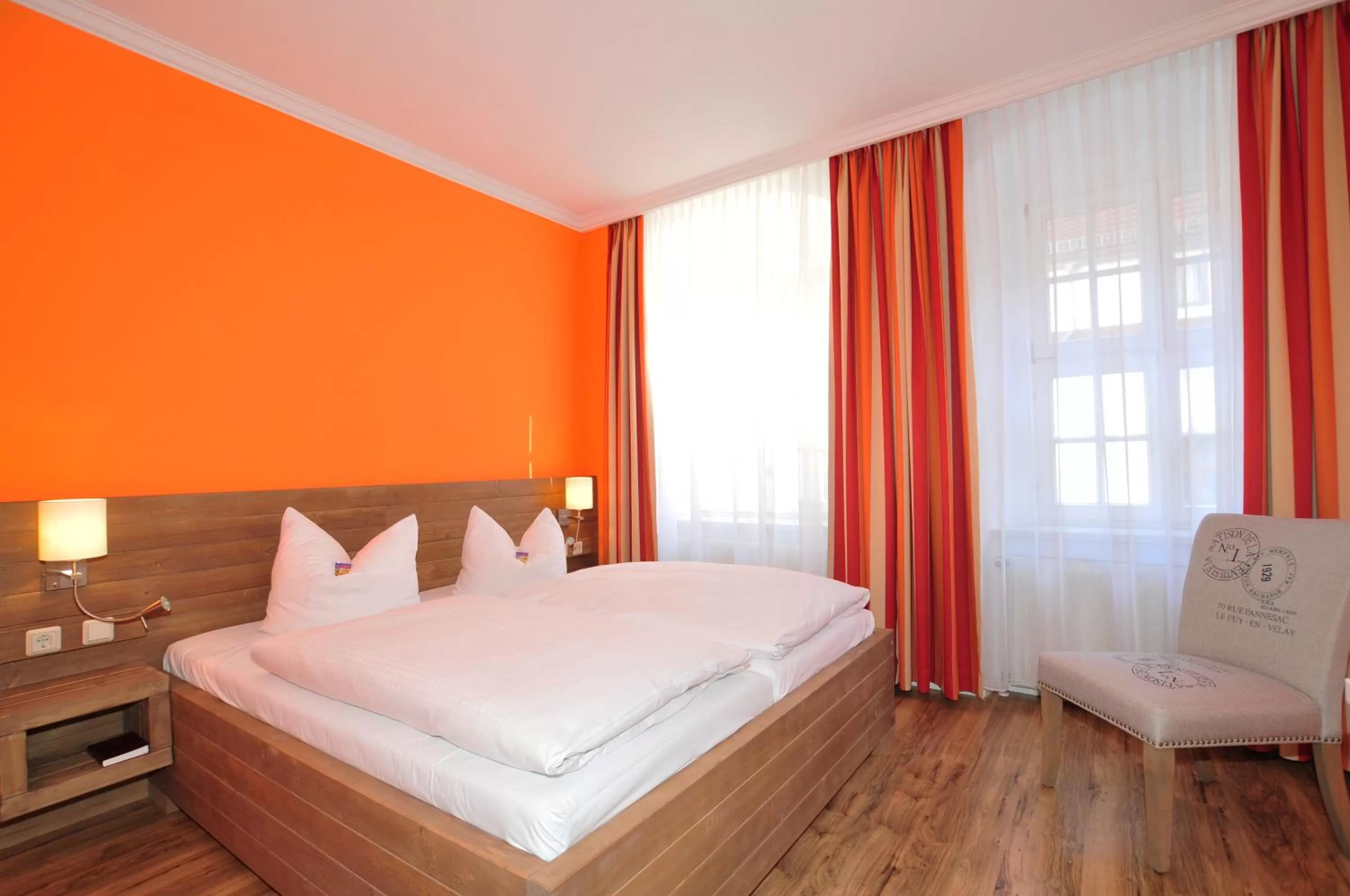 Photo of the whole room, Bed in Hotel Am Obermarkt