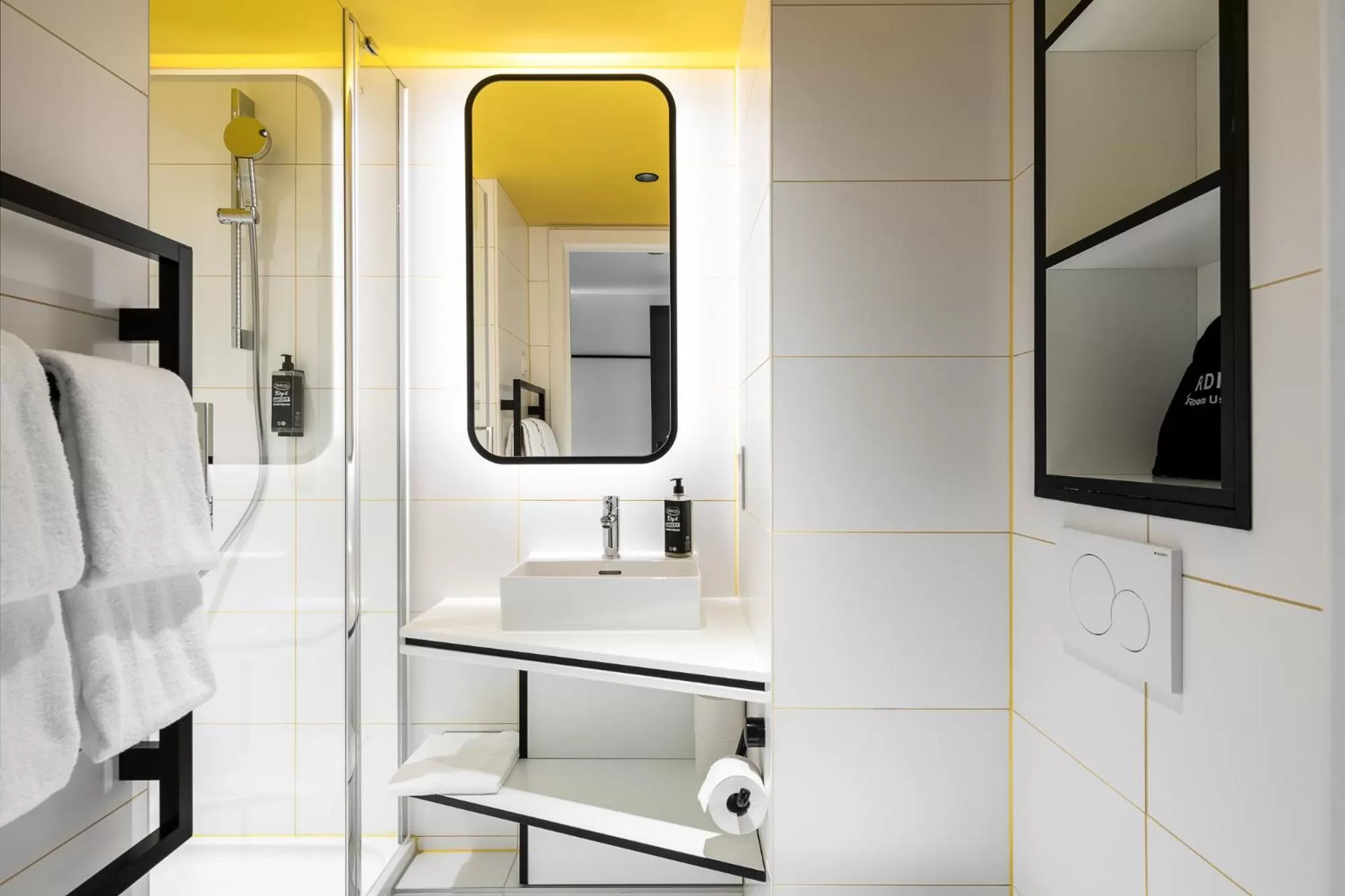 Shower in Adagio Access Gent Centrum Dampoort