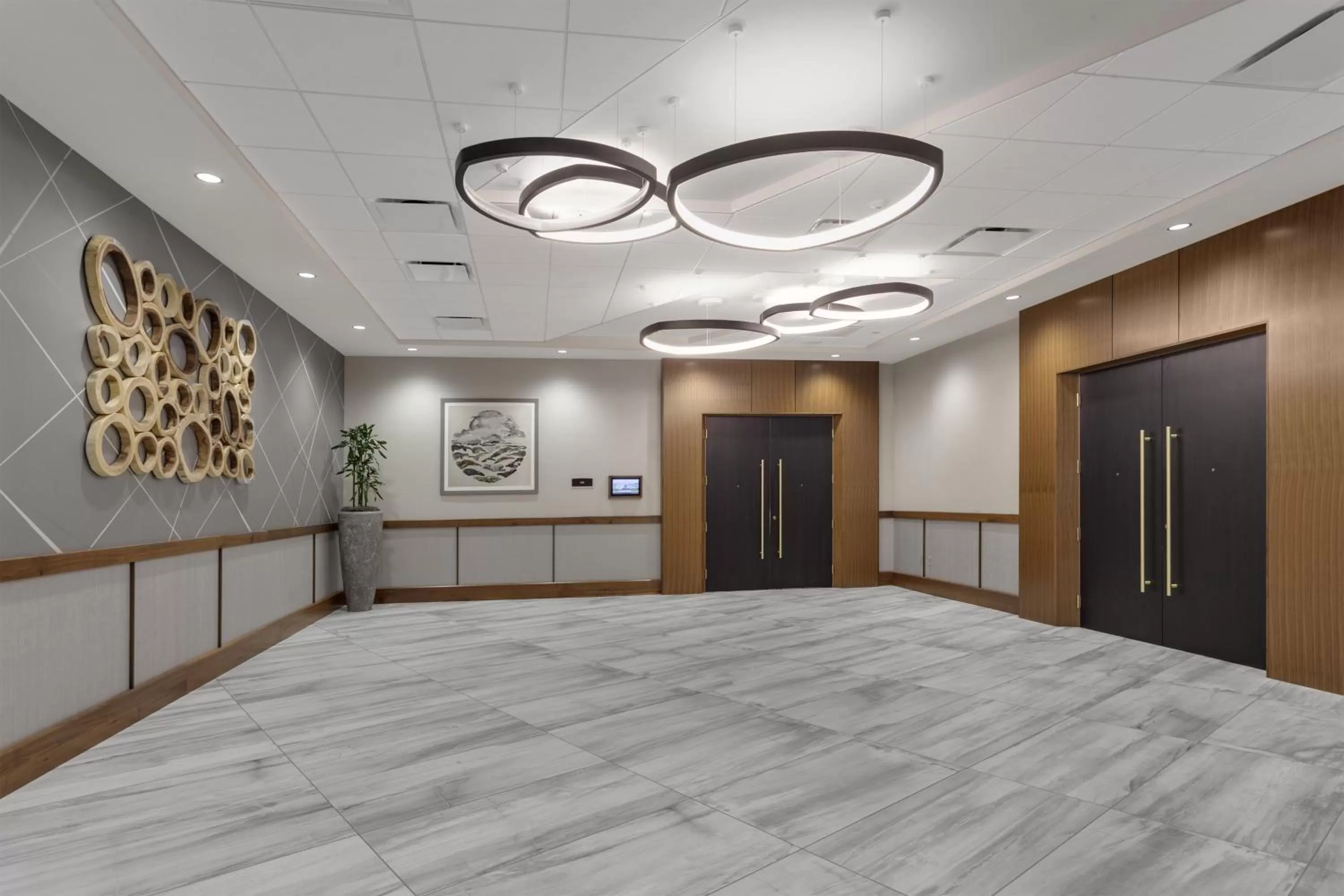 Meeting/conference room, Bed in Crowne Plaza Lansing by IHG