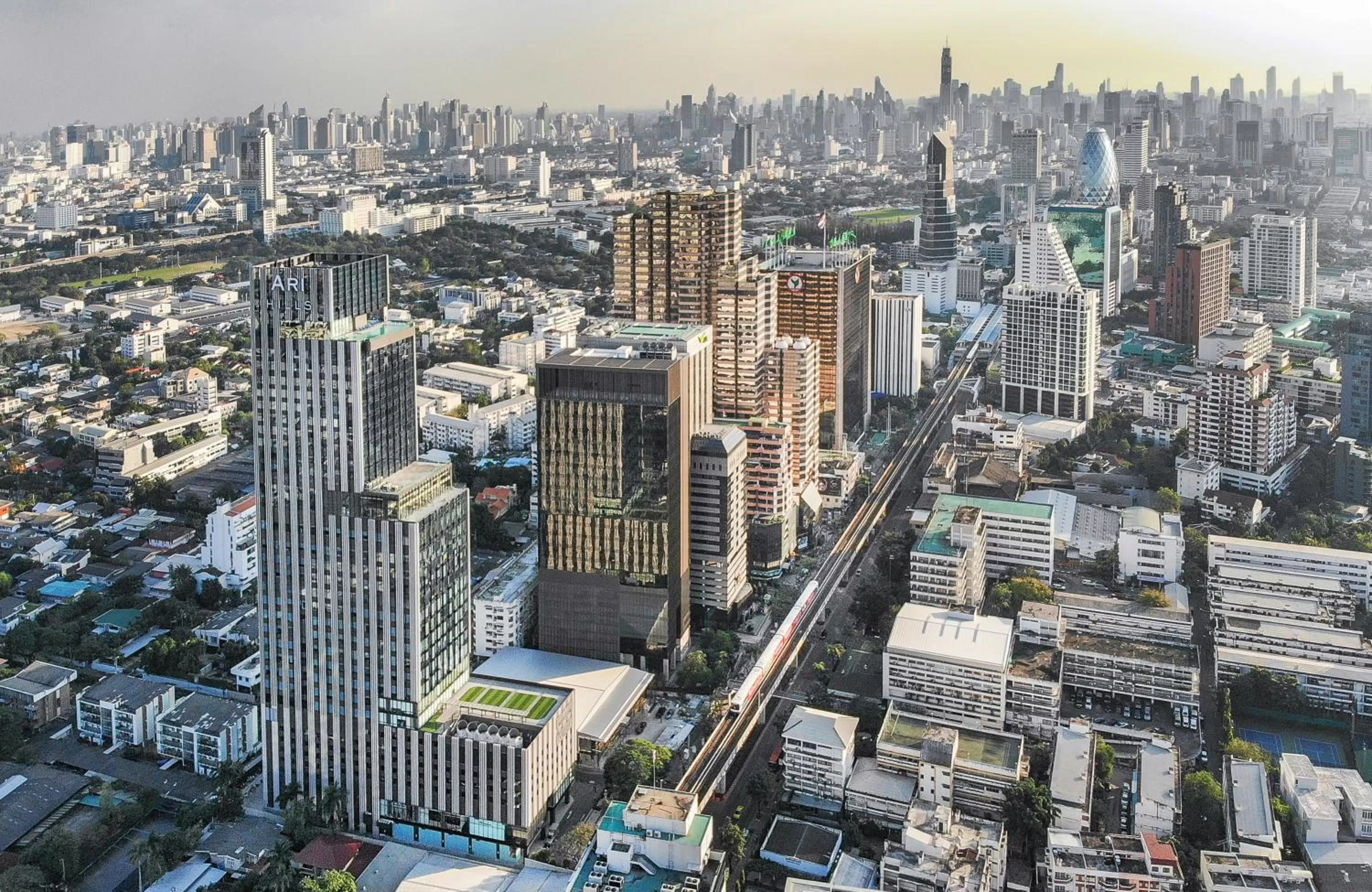 Bird's eye view in The Quarter Ari by UHG