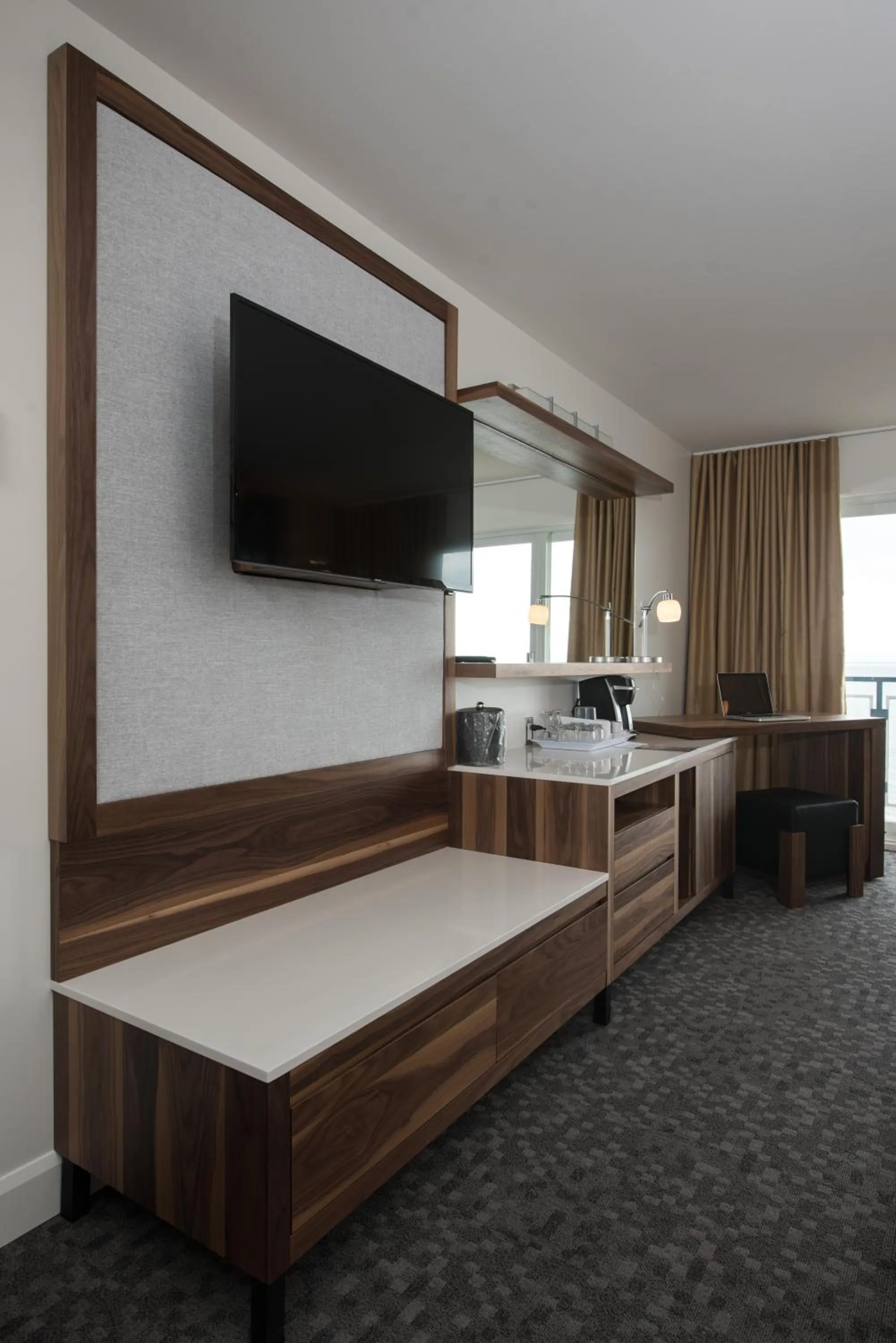 Spring, Bed in Auberge de la Pointe