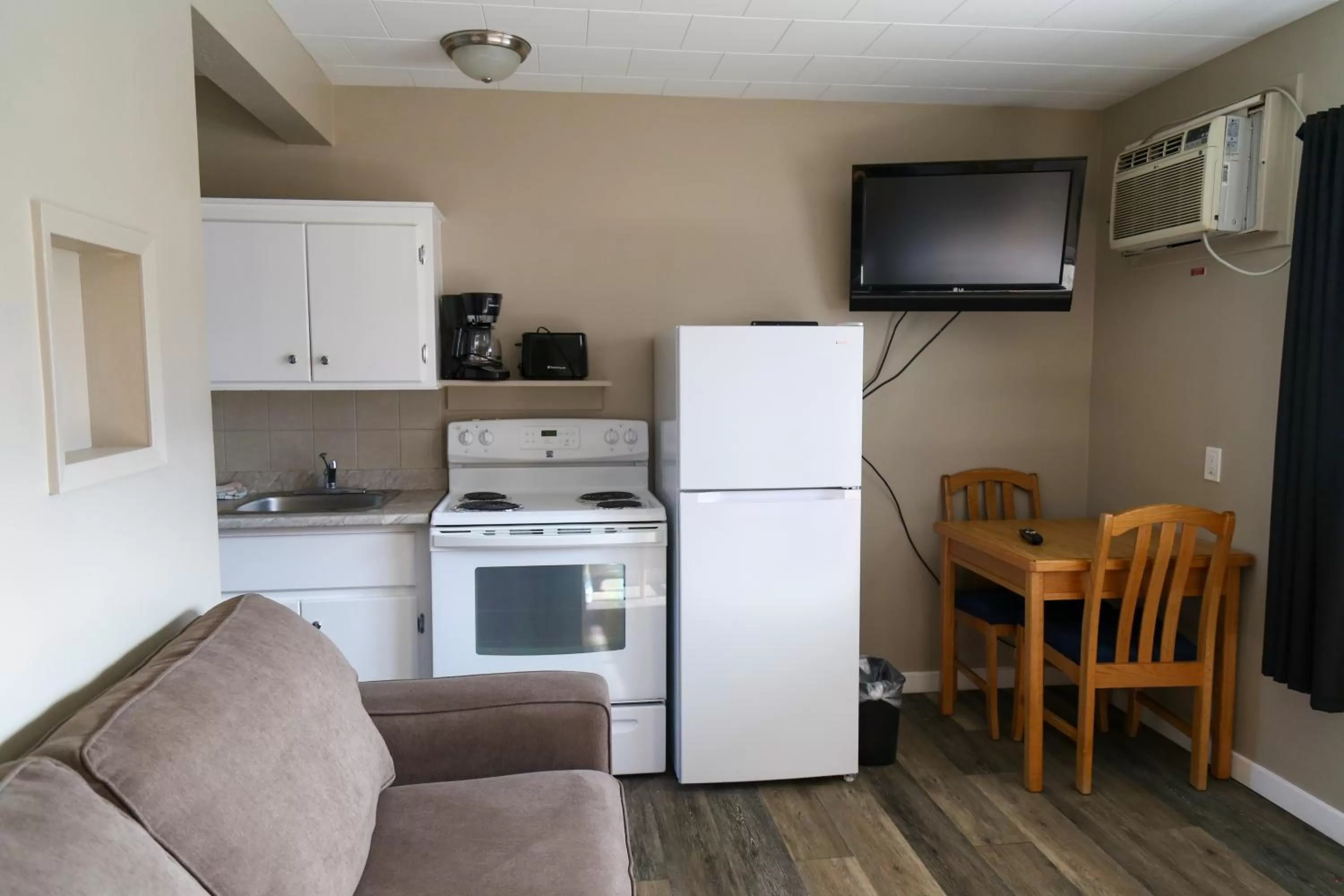 Kitchen or kitchenette in Richter Pass Beach Resort