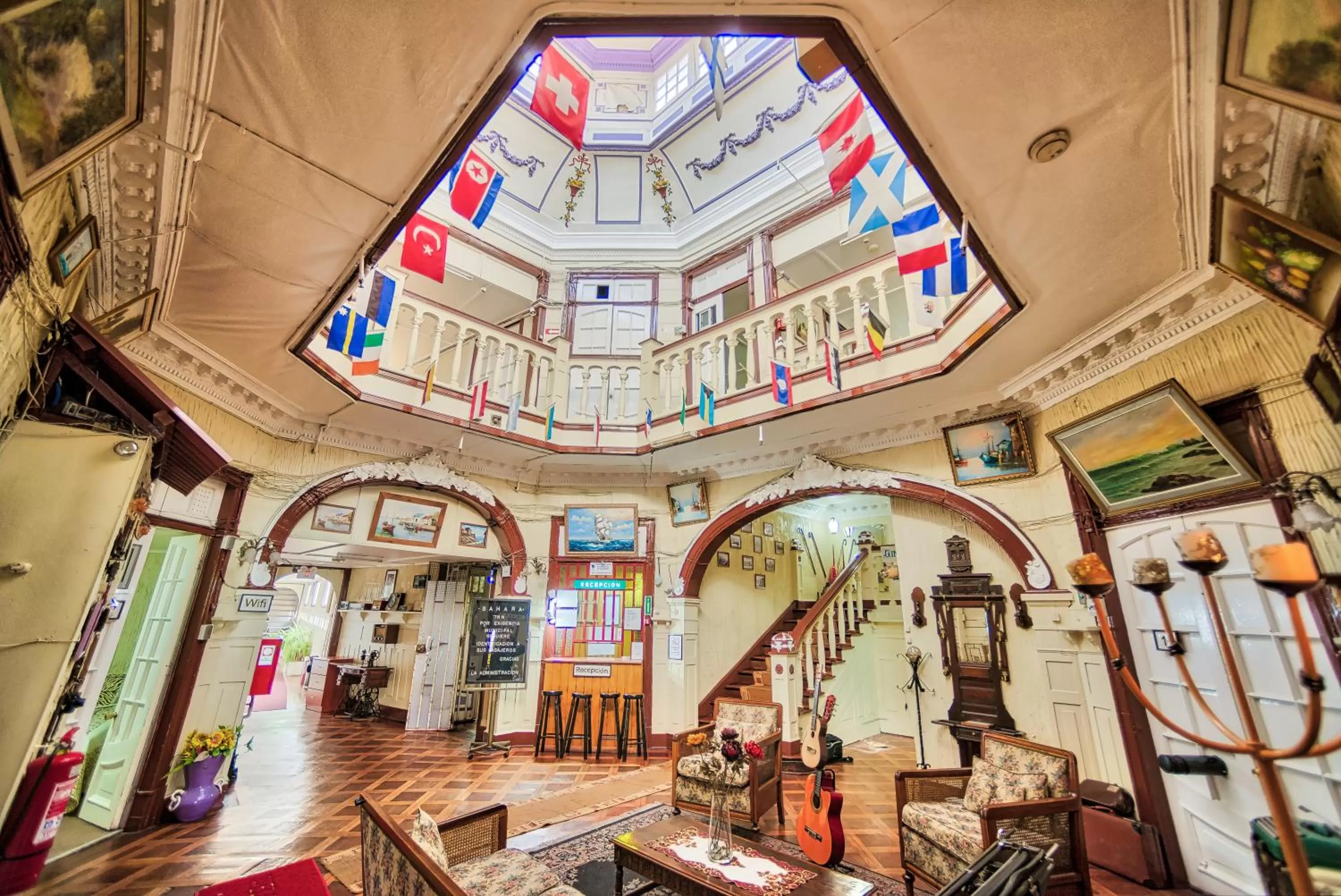 Lobby or reception in Si Hotel